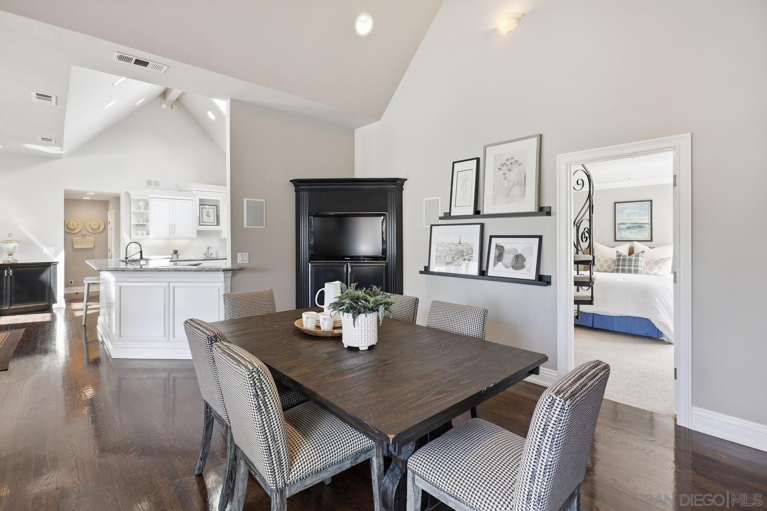 Detail Gallery Image 25 of 56 For 945  Bay Circle, Coronado,  CA 92118 - 5 Beds | 4/1 Baths