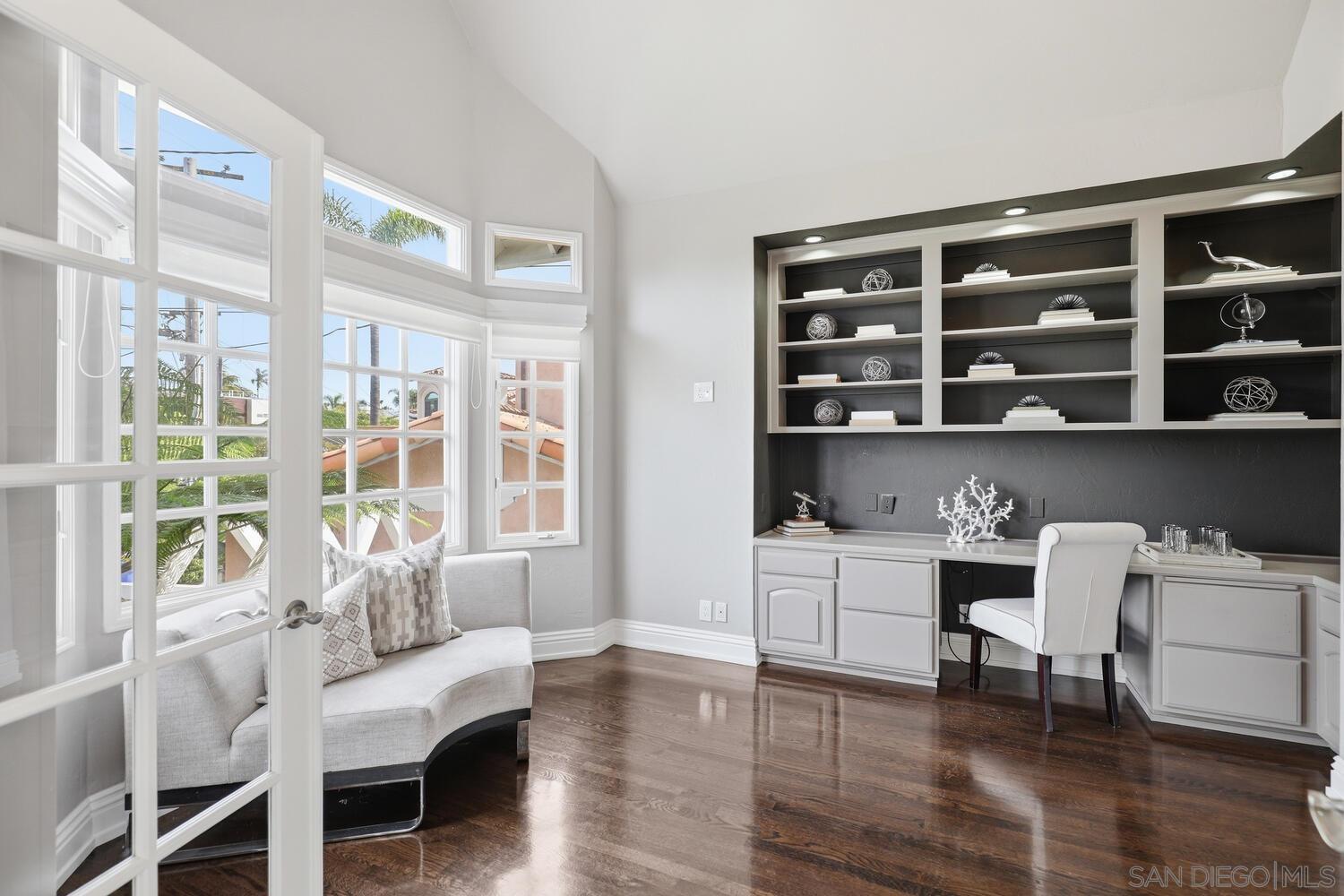 Detail Gallery Image 7 of 56 For 945  Bay Circle, Coronado,  CA 92118 - 5 Beds | 4/1 Baths