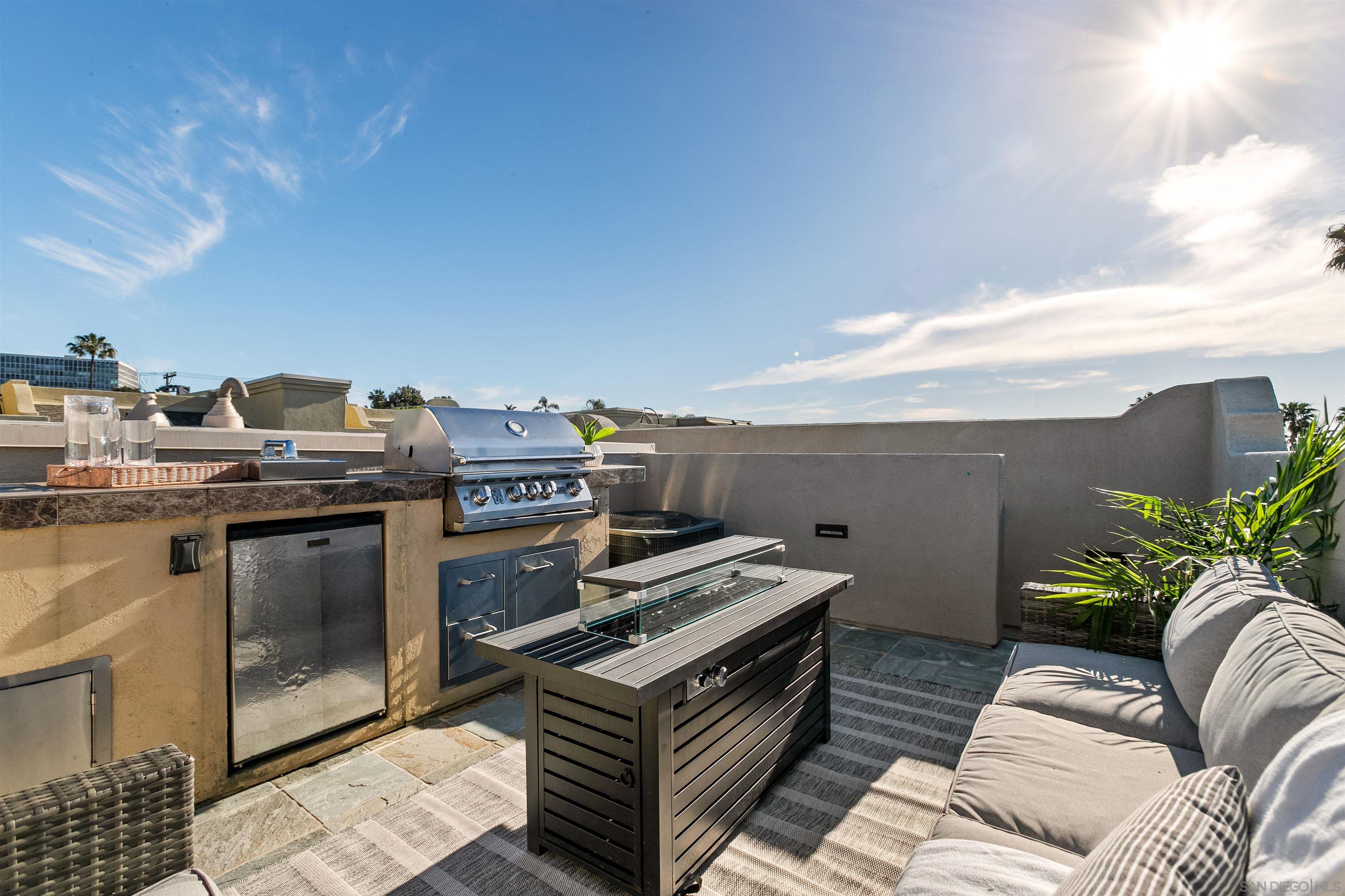 Detail Gallery Image 21 of 34 For 1056  Pearl Street  #14,  La Jolla,  CA 92037 - 2 Beds | 2/1 Baths