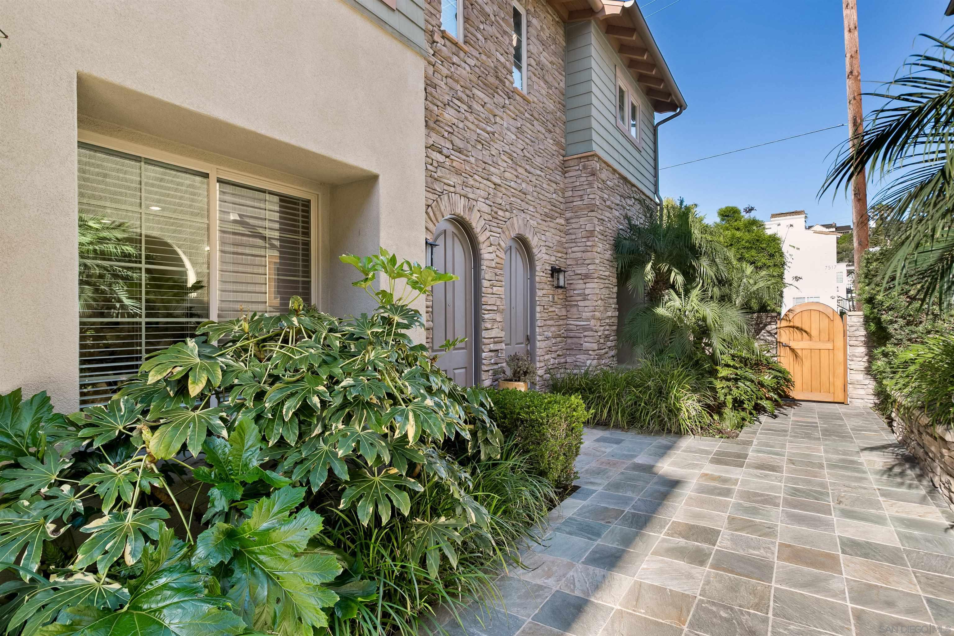 Detail Gallery Image 28 of 34 For 1056  Pearl Street  #14,  La Jolla,  CA 92037 - 2 Beds | 2/1 Baths