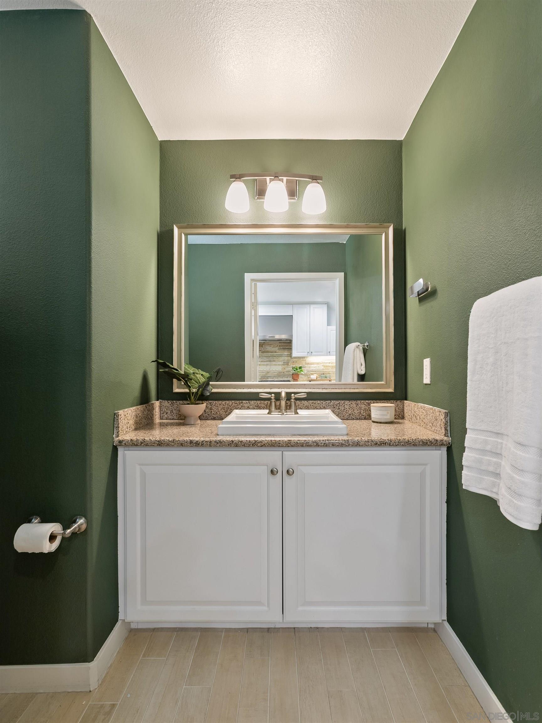 Detail Gallery Image 10 of 34 For 1056  Pearl Street  #14,  La Jolla,  CA 92037 - 2 Beds | 2/1 Baths