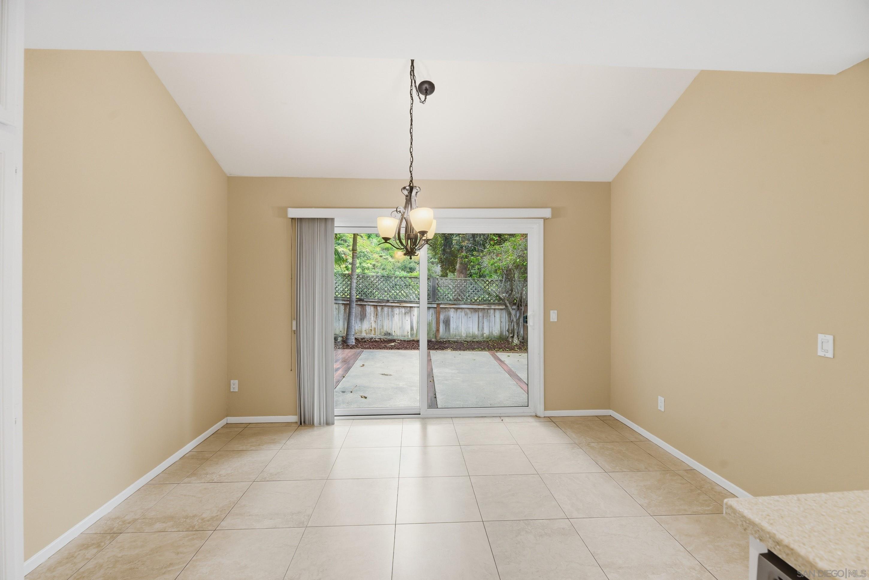 Detail Gallery Image 12 of 36 For 2685  Regent, Carlsbad,  CA 92010 - 2 Beds | 2/1 Baths