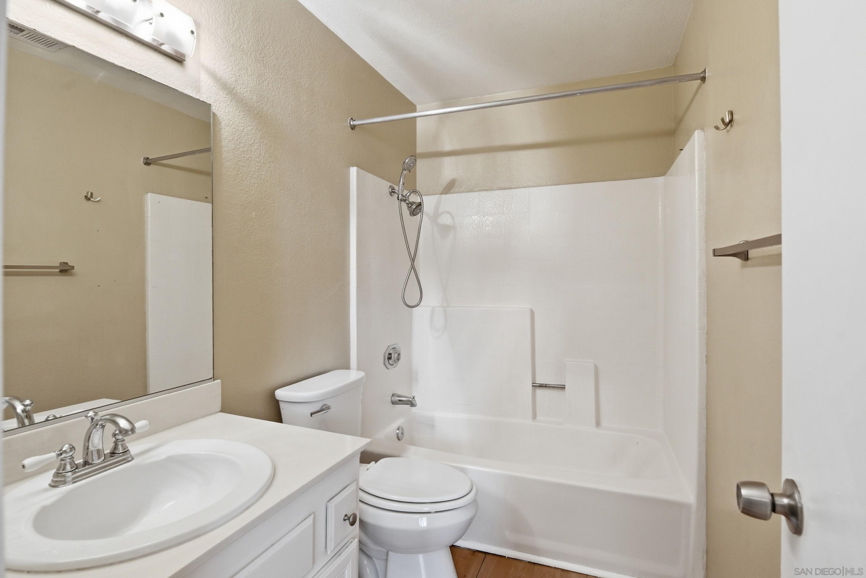 Detail Gallery Image 16 of 36 For 2685  Regent, Carlsbad,  CA 92010 - 2 Beds | 2/1 Baths