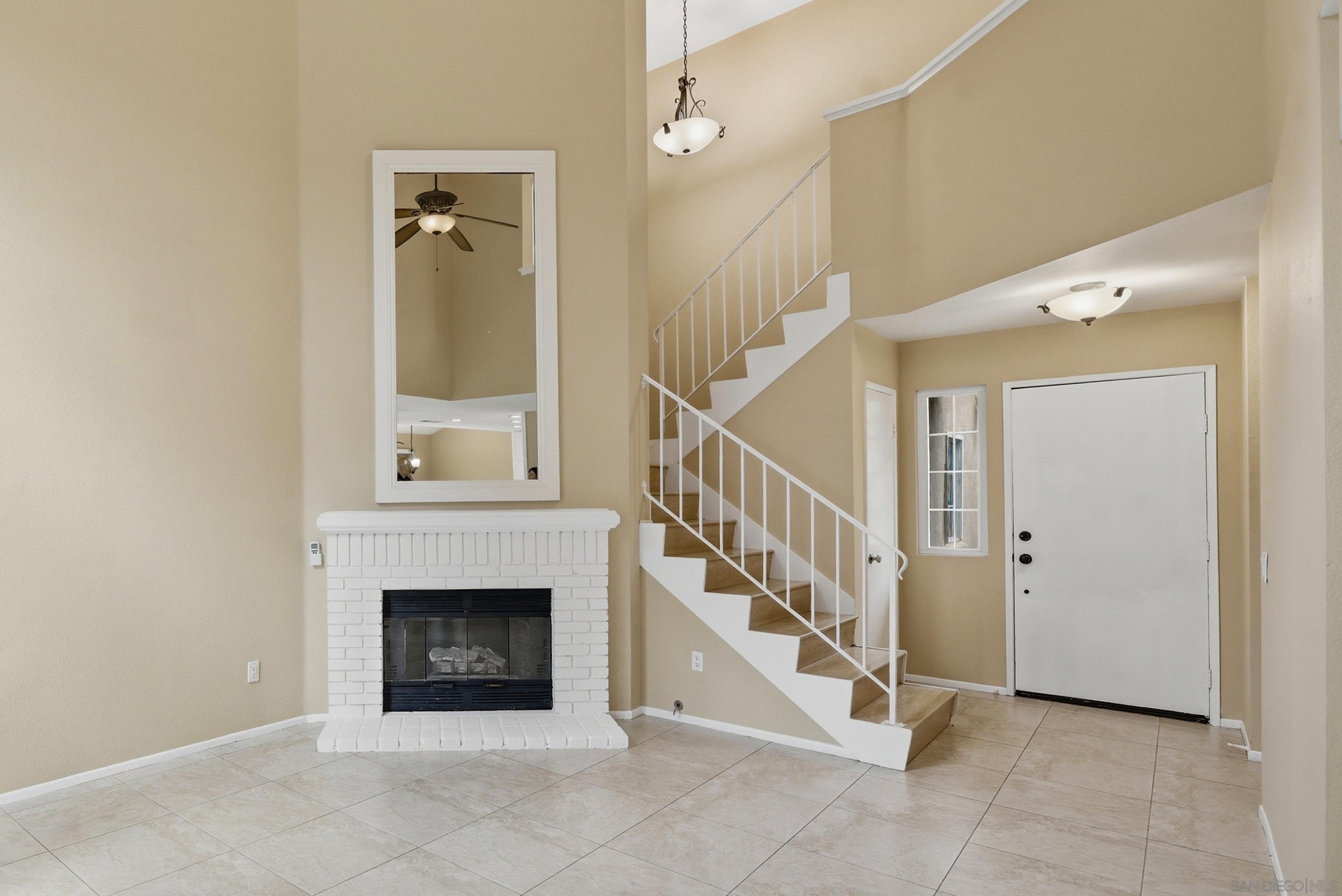 Detail Gallery Image 4 of 36 For 2685  Regent, Carlsbad,  CA 92010 - 2 Beds | 2/1 Baths