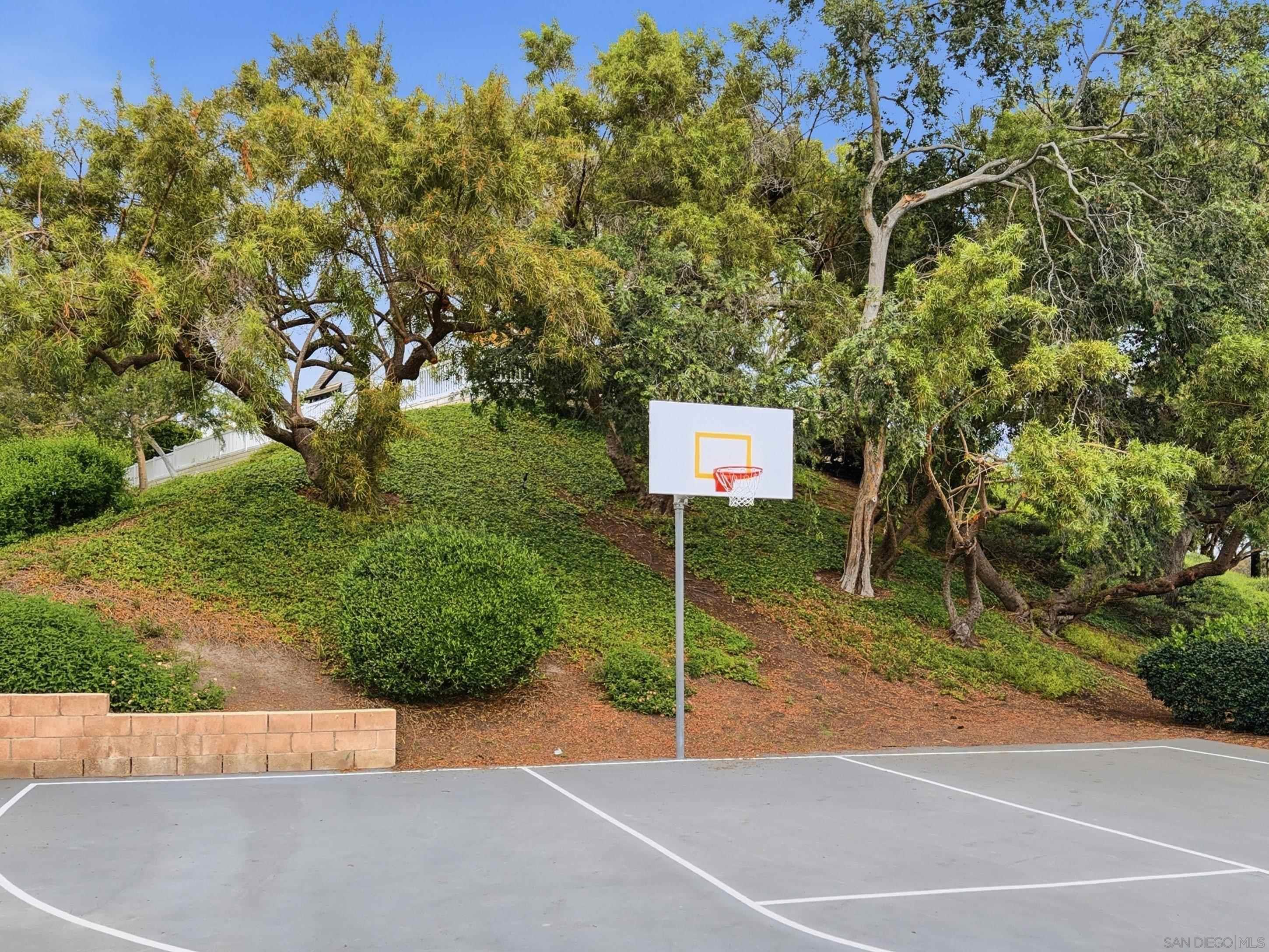 Detail Gallery Image 34 of 36 For 2685  Regent, Carlsbad,  CA 92010 - 2 Beds | 2/1 Baths