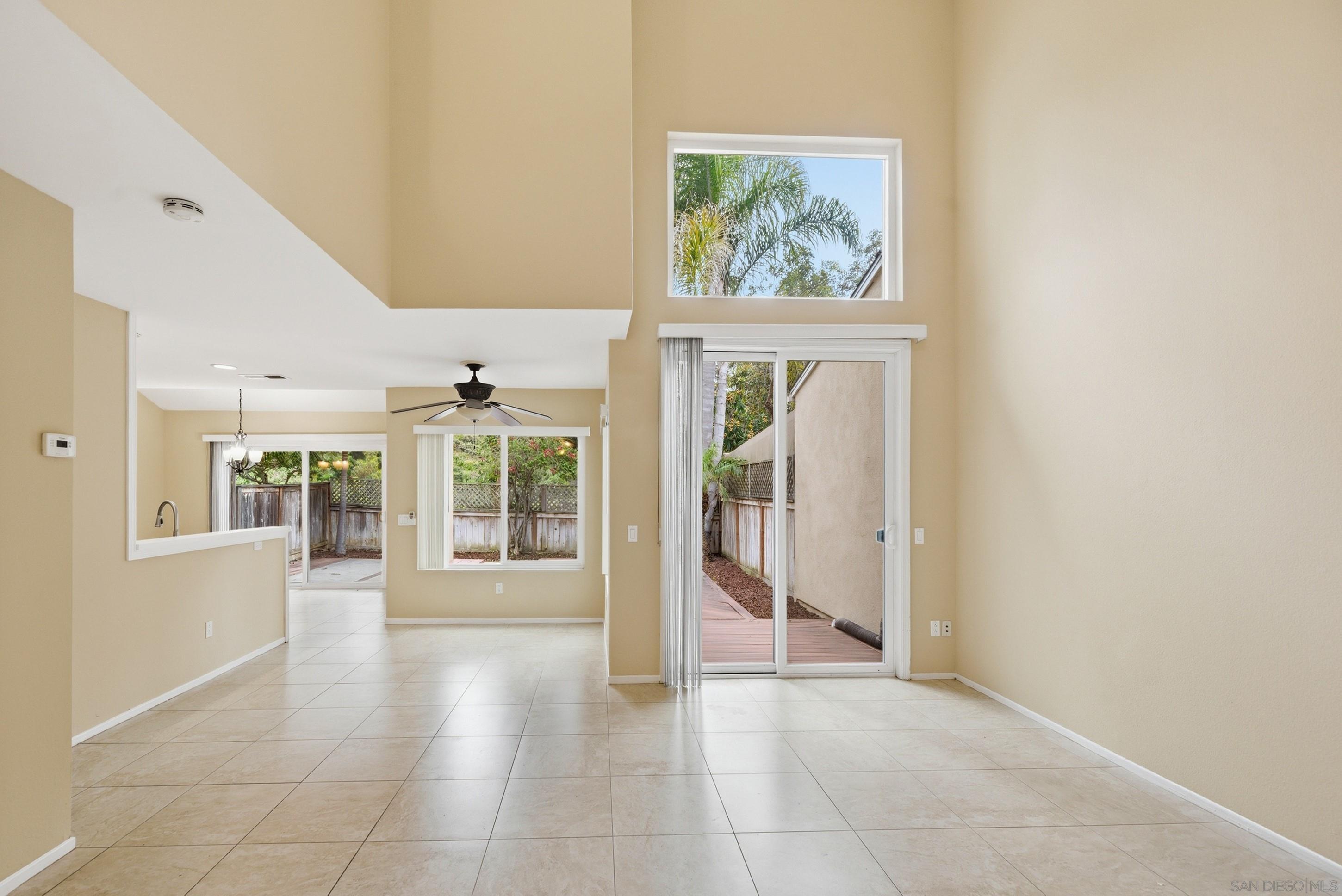 Detail Gallery Image 5 of 36 For 2685  Regent, Carlsbad,  CA 92010 - 2 Beds | 2/1 Baths