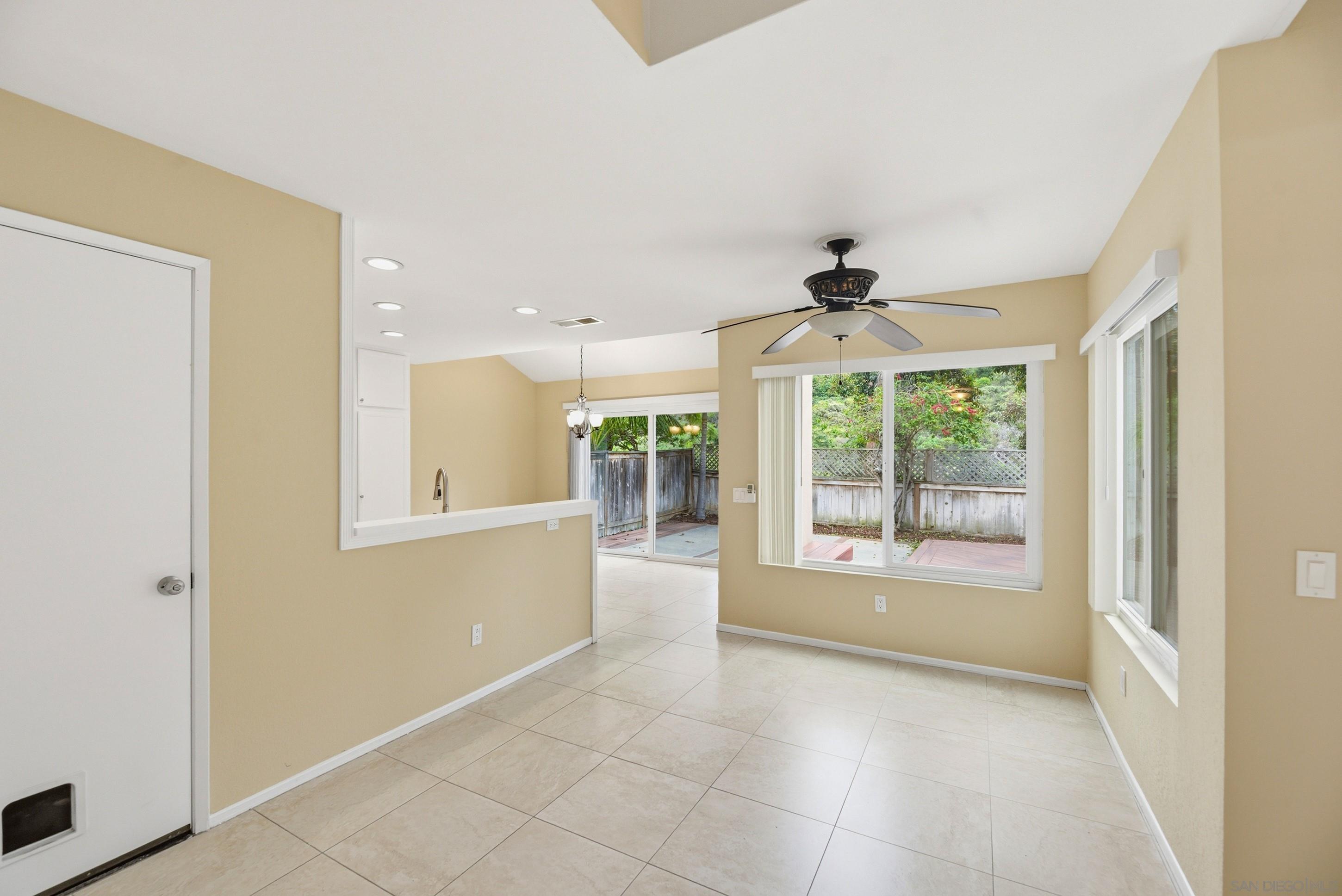 Detail Gallery Image 7 of 36 For 2685  Regent, Carlsbad,  CA 92010 - 2 Beds | 2/1 Baths