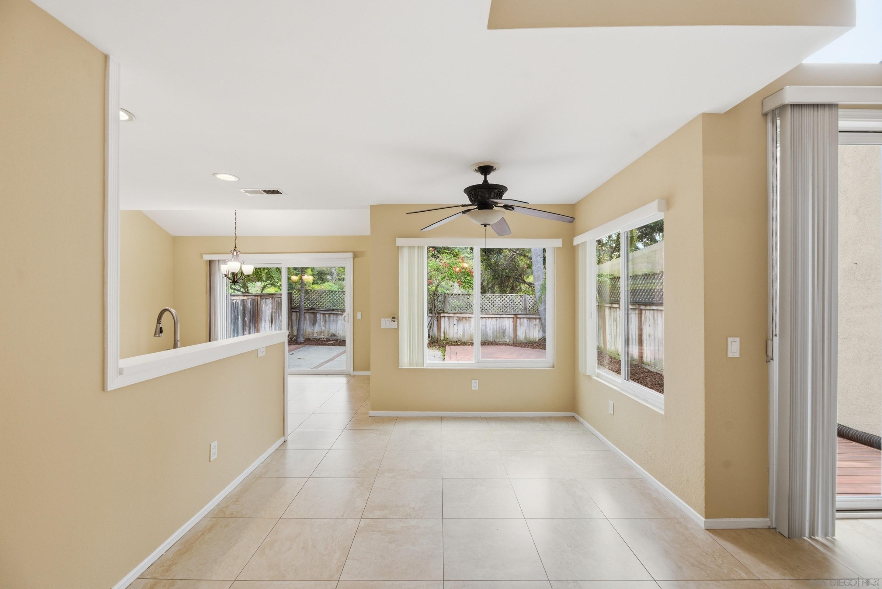 Detail Gallery Image 8 of 36 For 2685  Regent, Carlsbad,  CA 92010 - 2 Beds | 2/1 Baths