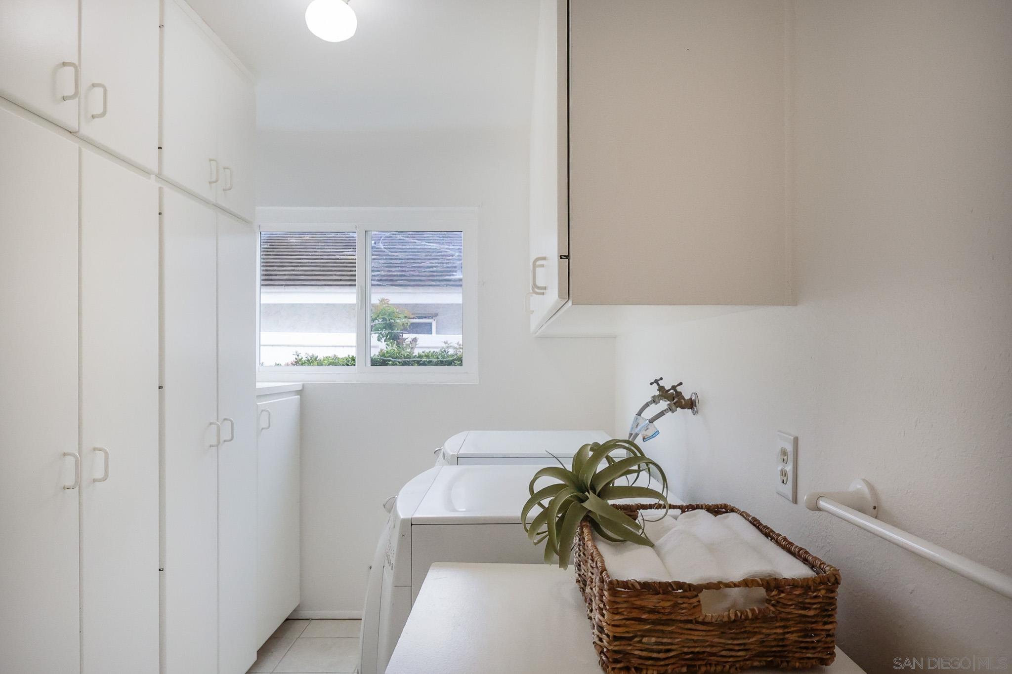 Detail Gallery Image 13 of 44 For 13933  Recuerdo Dr, Del Mar,  CA 92014 - 4 Beds | 2/1 Baths