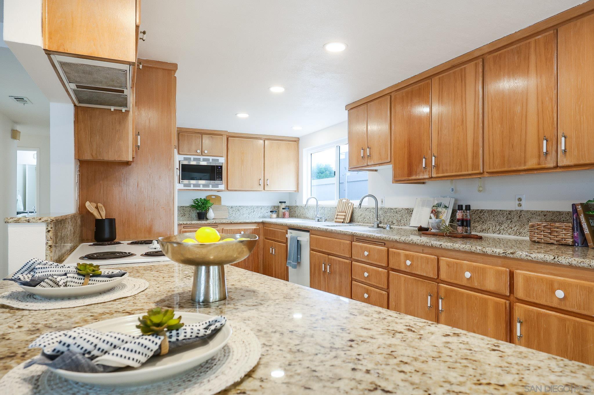 Detail Gallery Image 14 of 44 For 13933  Recuerdo Dr, Del Mar,  CA 92014 - 4 Beds | 2/1 Baths