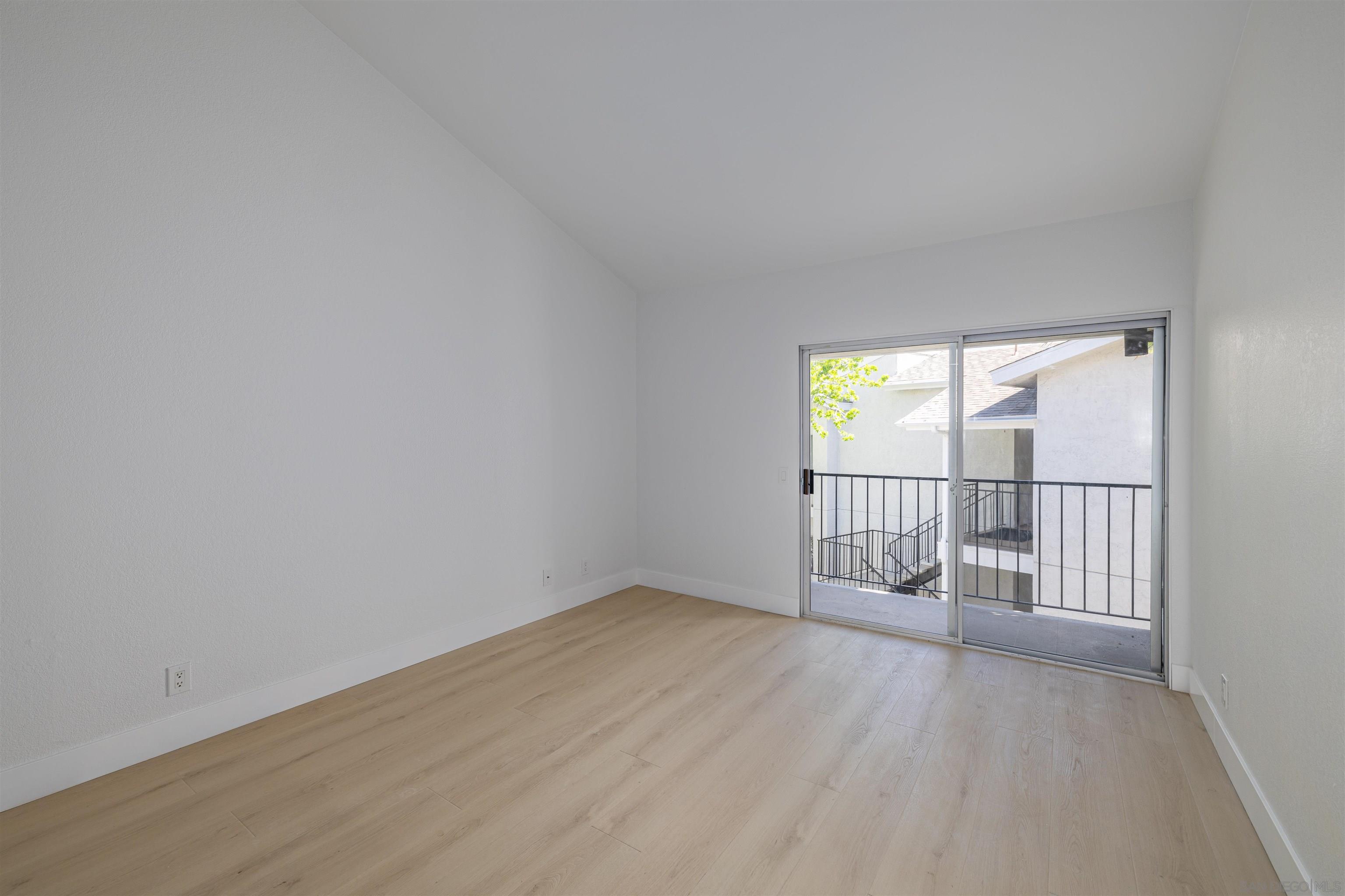 Detail Gallery Image 1 of 24 For 3020  Cowley Way  #305,  San Diego,  CA 92117 - 2 Beds | 1 Baths