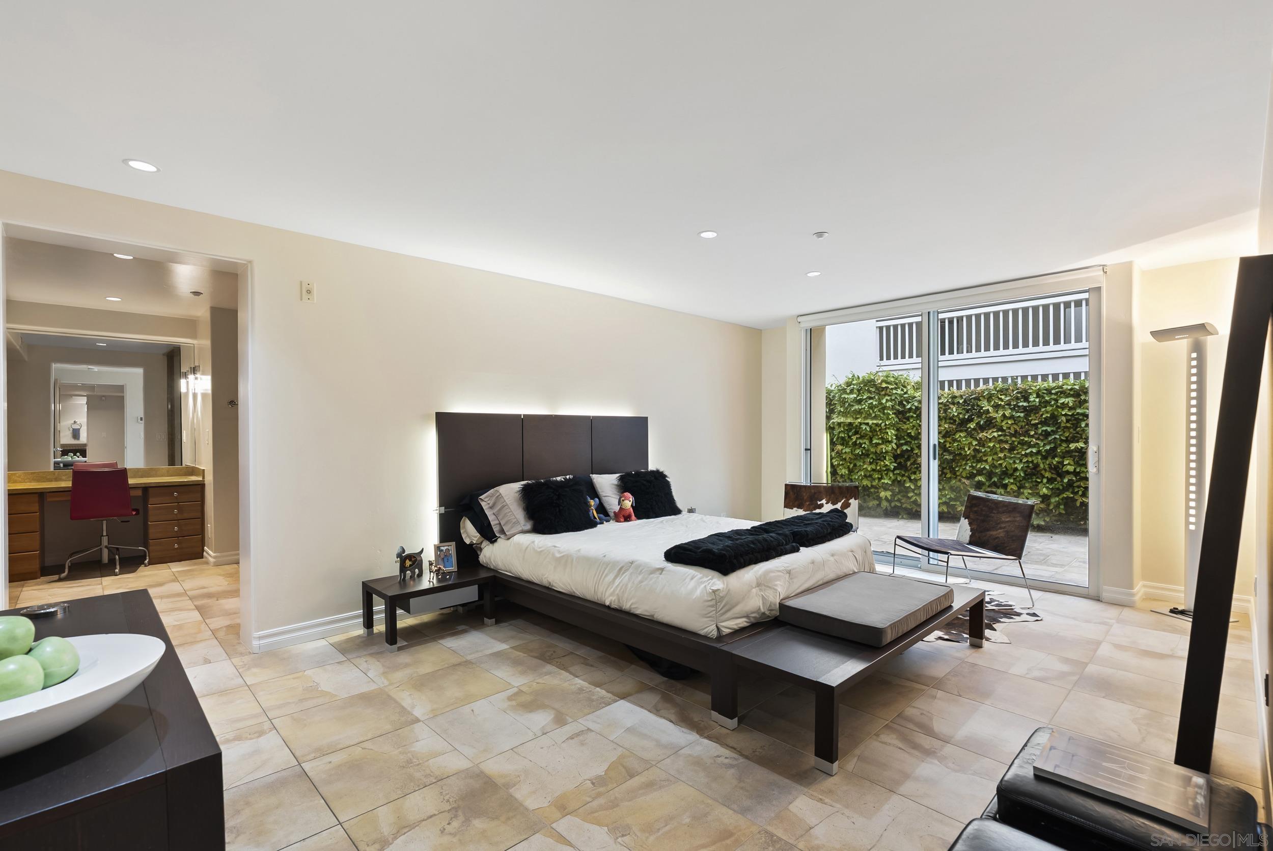 Detail Gallery Image 13 of 31 For 202  Coast Blvd  #4,  La Jolla,  CA 92037 - 3 Beds | 2/1 Baths