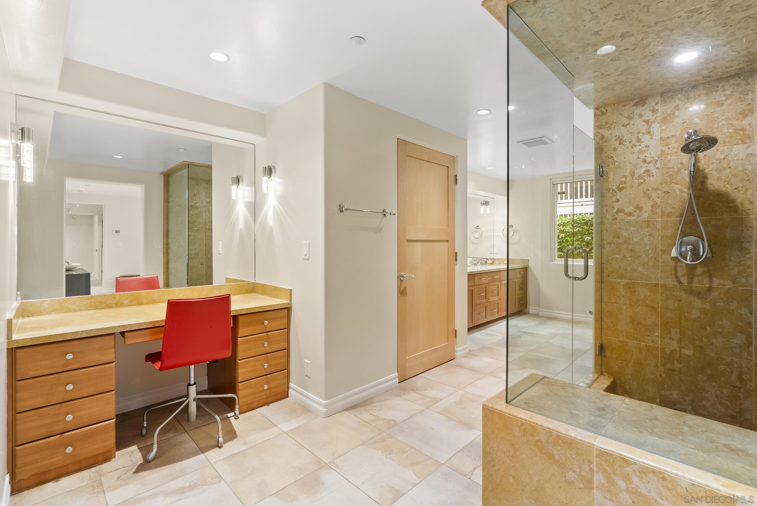 Detail Gallery Image 15 of 31 For 202  Coast Blvd  #4,  La Jolla,  CA 92037 - 3 Beds | 2/1 Baths