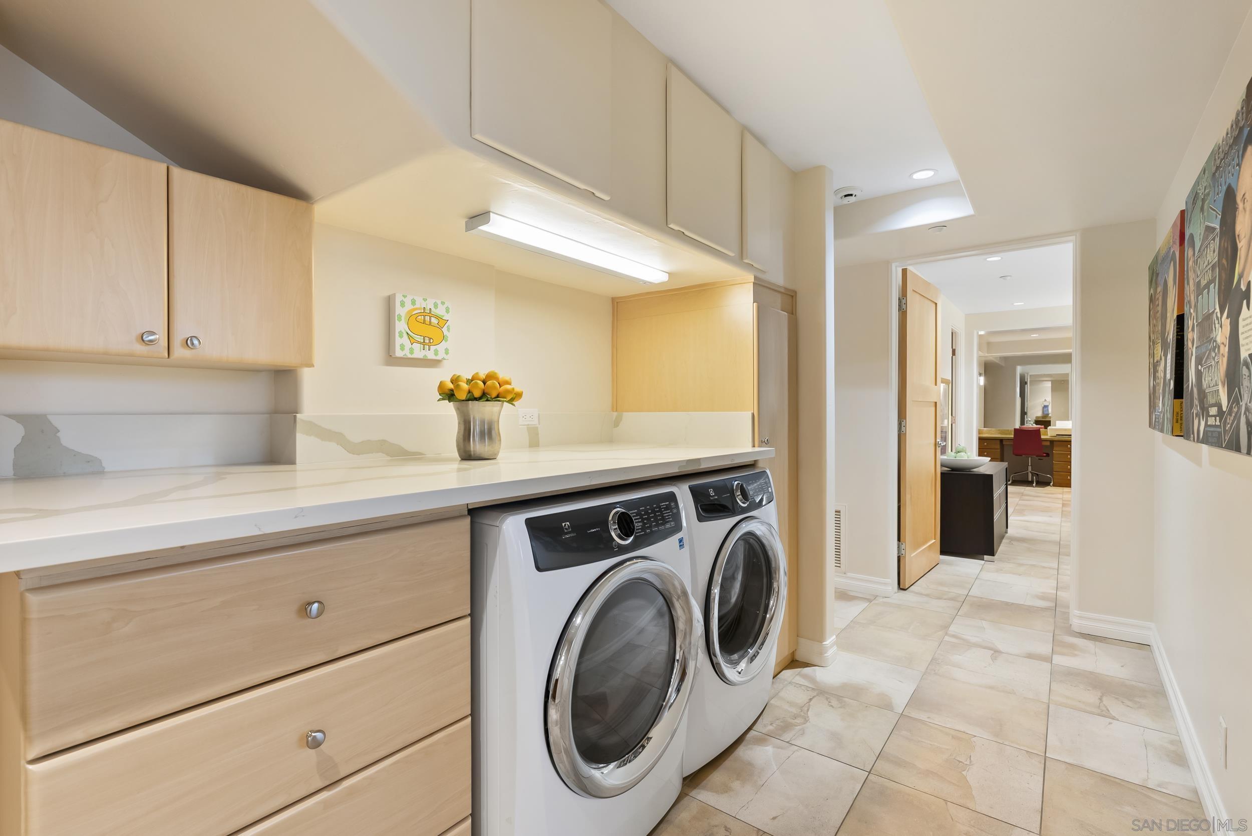 Detail Gallery Image 17 of 31 For 202  Coast Blvd  #4,  La Jolla,  CA 92037 - 3 Beds | 2/1 Baths