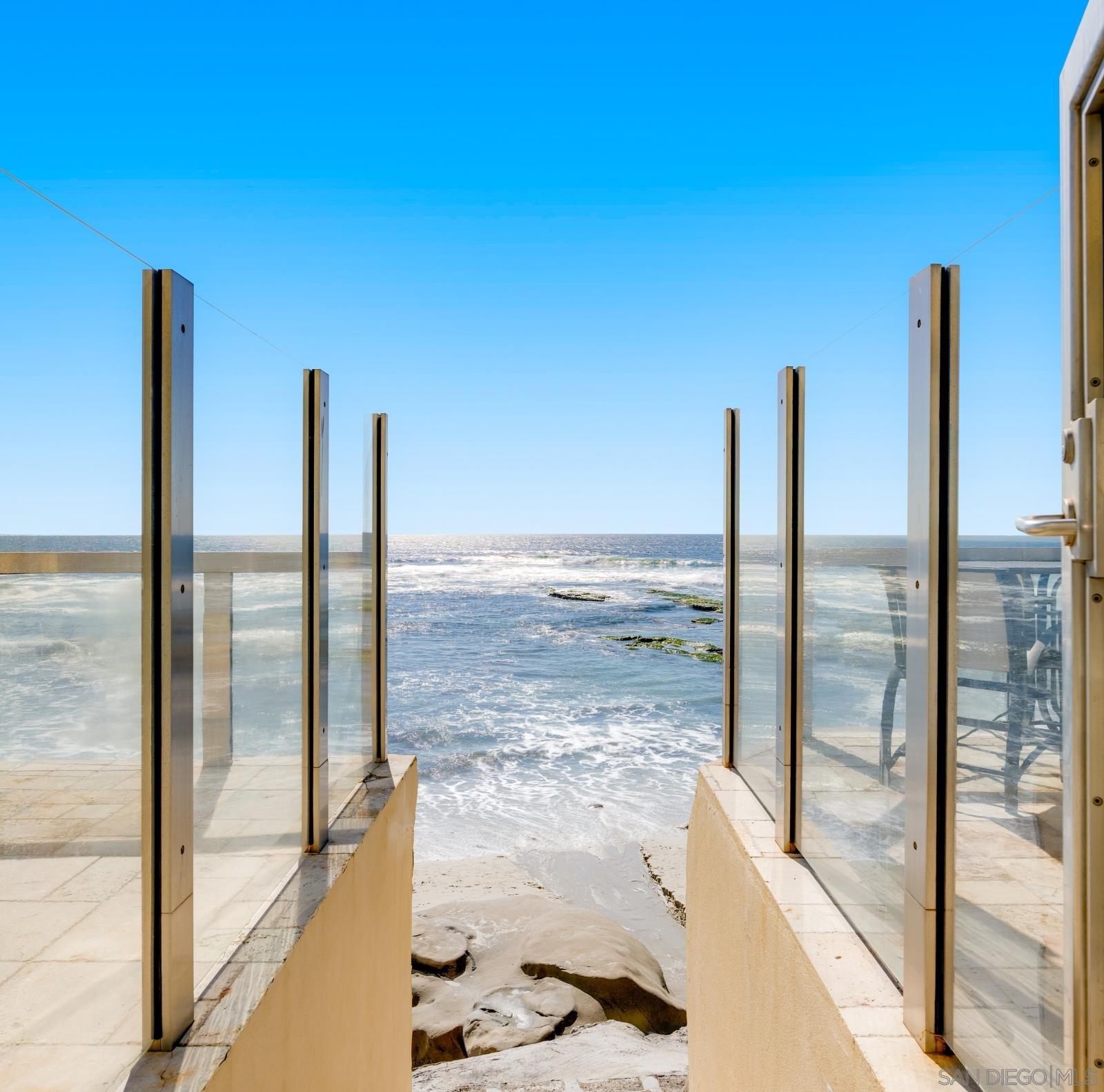 Detail Gallery Image 24 of 31 For 202  Coast Blvd  #4,  La Jolla,  CA 92037 - 3 Beds | 2/1 Baths