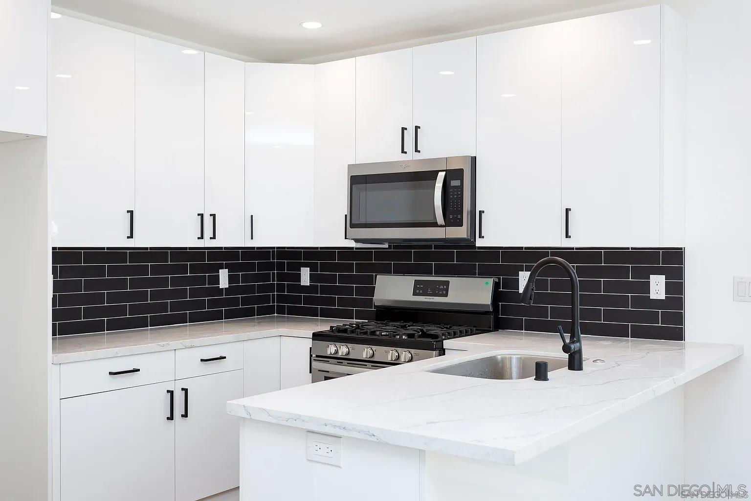 Detail Gallery Image 4 of 15 For 5721   Campanile Way, San Diego,  CA 92115 - 4 Beds | 2 Baths