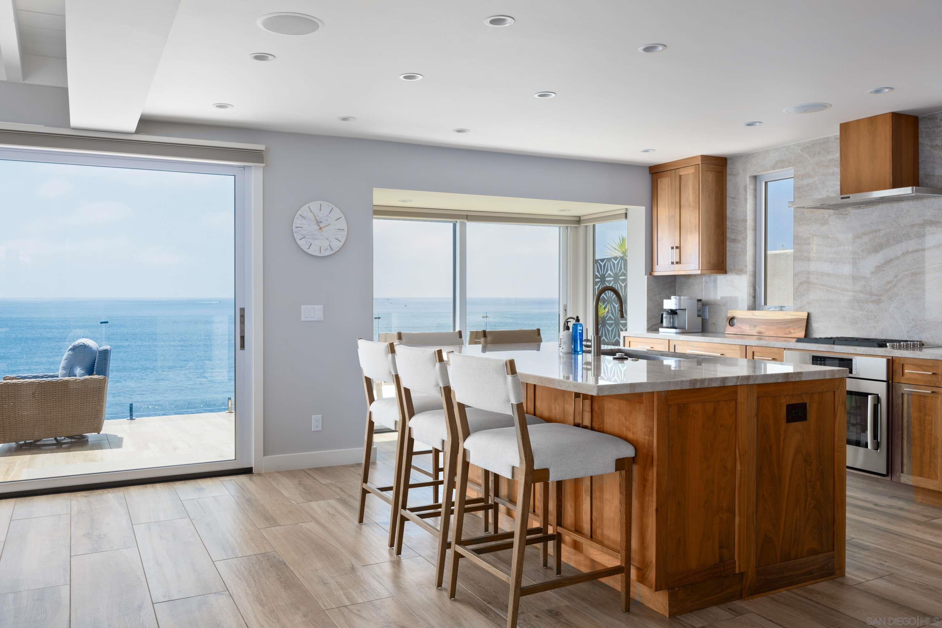 Detail Gallery Image 11 of 41 For 5570  Calumet, La Jolla,  CA 92037 - 3 Beds | 3/1 Baths