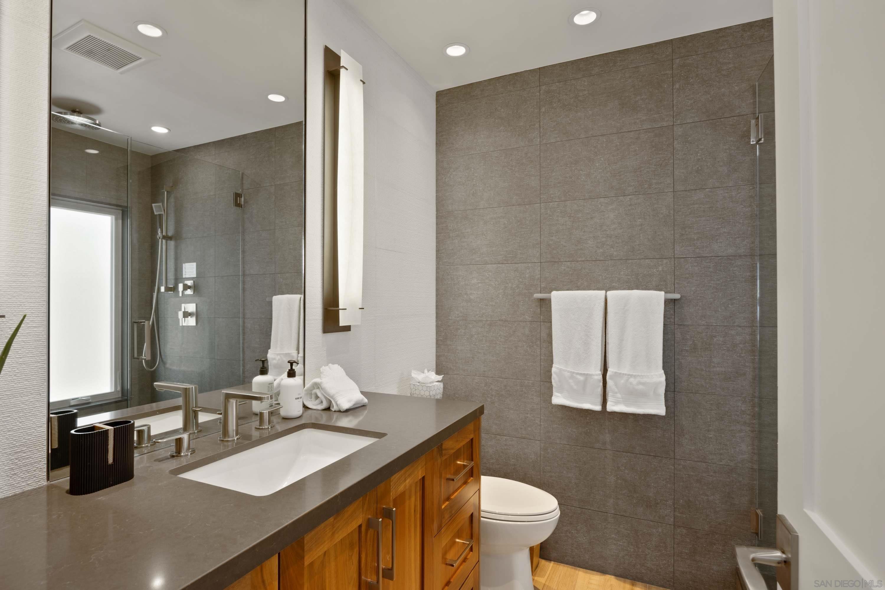 Detail Gallery Image 21 of 41 For 5570  Calumet, La Jolla,  CA 92037 - 3 Beds | 3/1 Baths