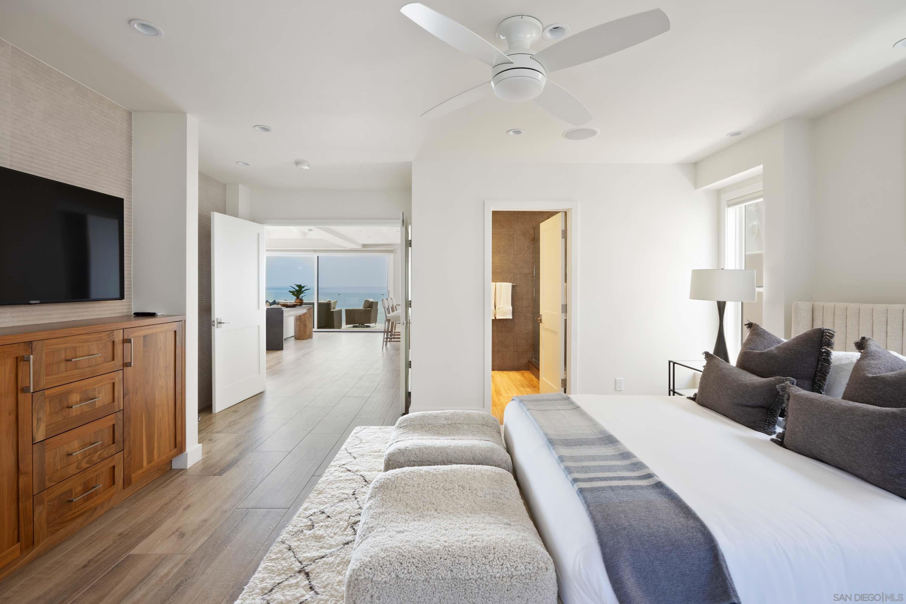 Detail Gallery Image 22 of 41 For 5570  Calumet, La Jolla,  CA 92037 - 3 Beds | 3/1 Baths