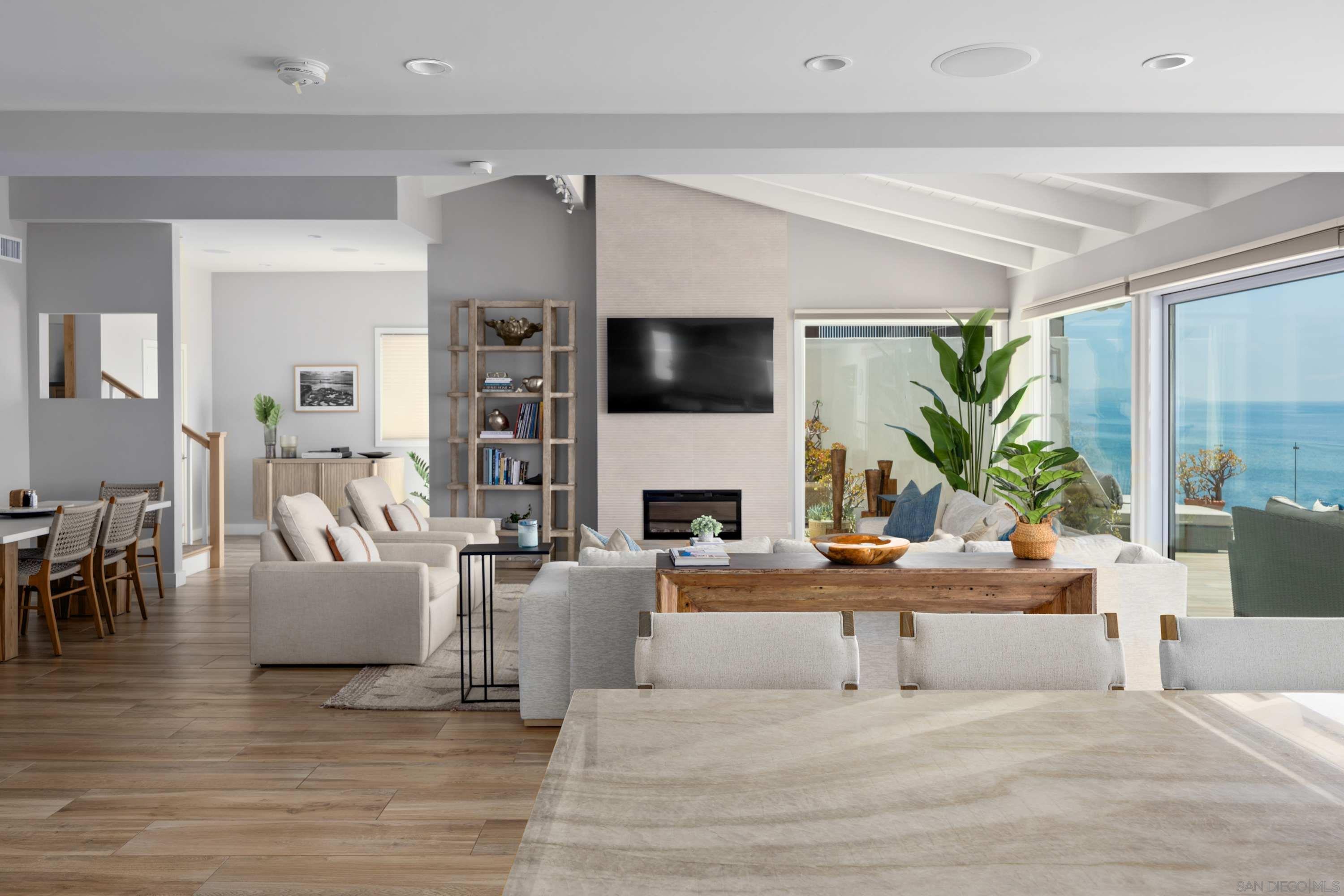 Detail Gallery Image 7 of 41 For 5570  Calumet, La Jolla,  CA 92037 - 3 Beds | 3/1 Baths