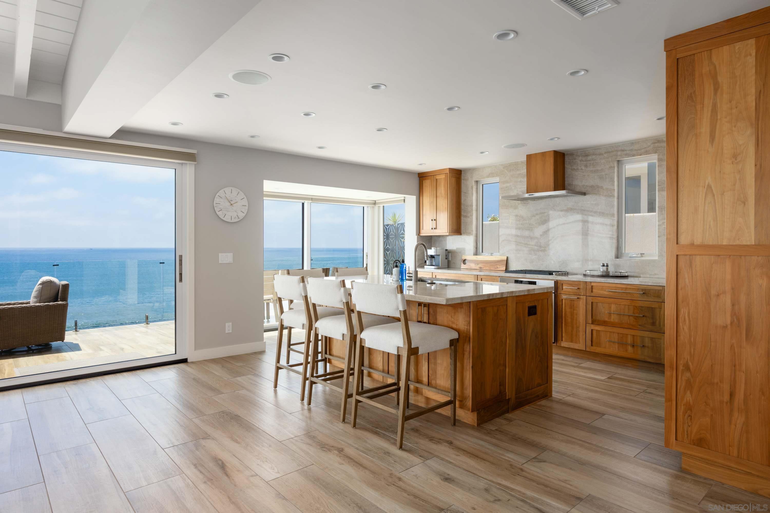 Detail Gallery Image 8 of 41 For 5570  Calumet, La Jolla,  CA 92037 - 3 Beds | 3/1 Baths