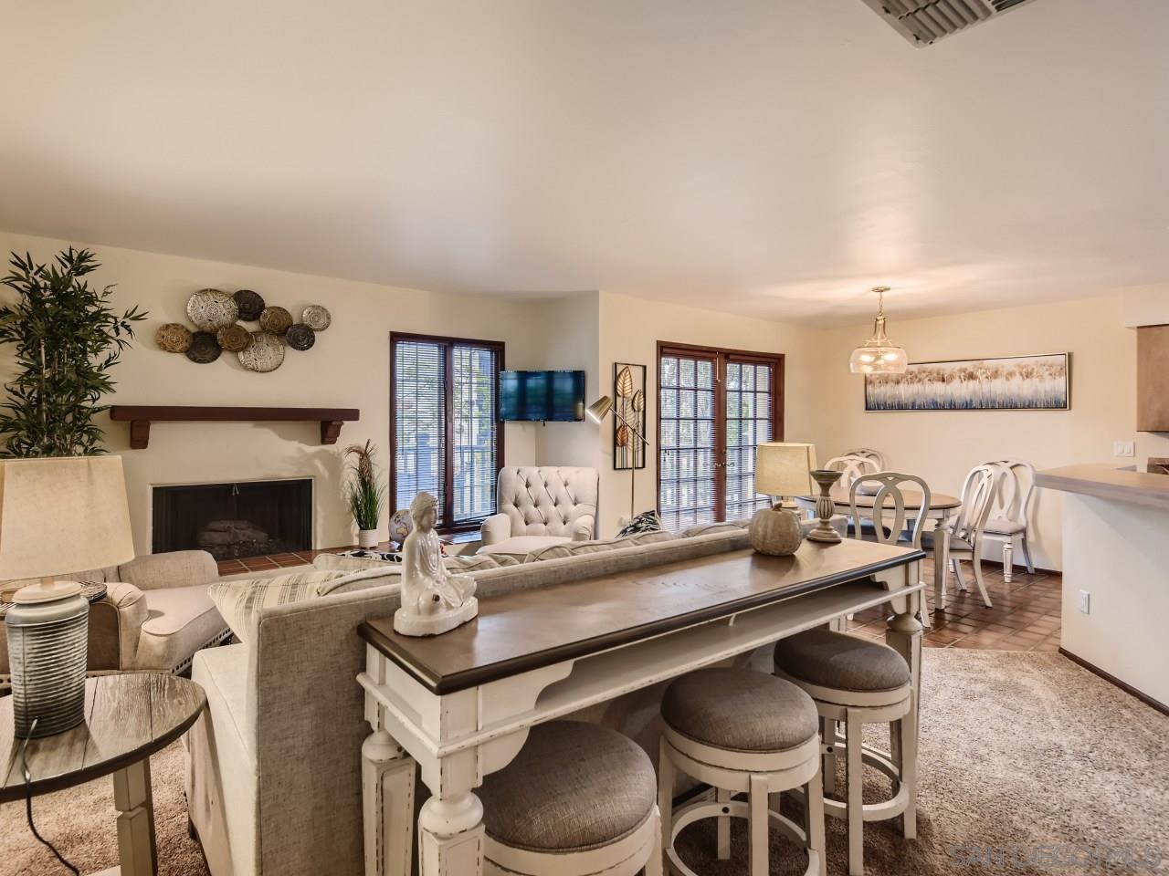 Detail Gallery Image 2 of 15 For 8694  Villa La Jolla Drive  1, La Jolla,  CA 92037 - 2 Beds | 2/1 Baths