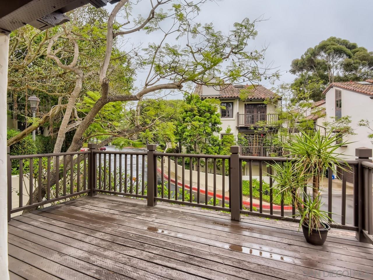 Detail Gallery Image 11 of 15 For 8694  Villa La Jolla Drive  1, La Jolla,  CA 92037 - 2 Beds | 2/1 Baths