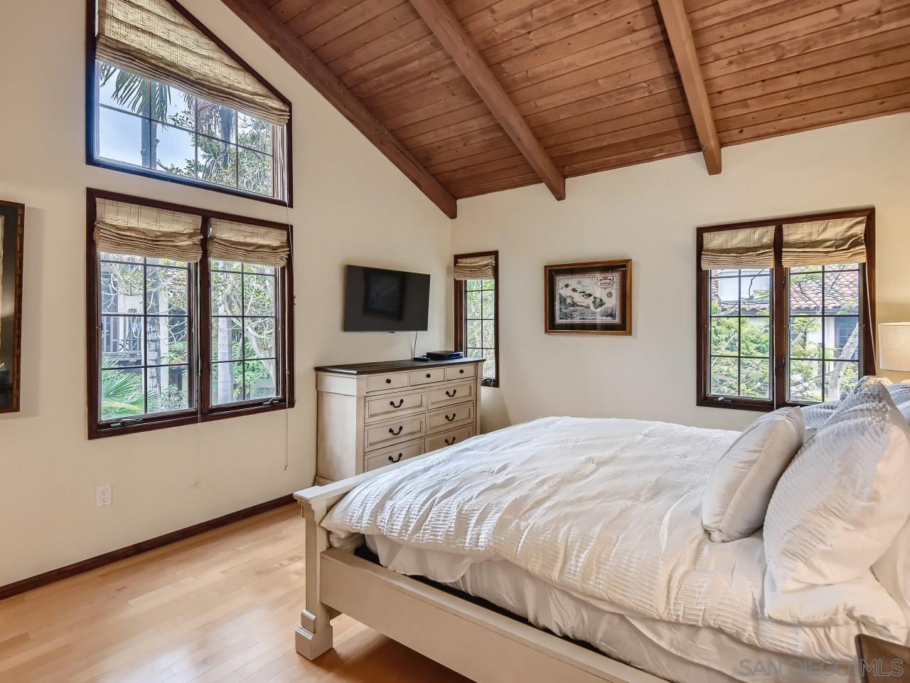 Detail Gallery Image 6 of 15 For 8694  Villa La Jolla Drive  1, La Jolla,  CA 92037 - 2 Beds | 2/1 Baths