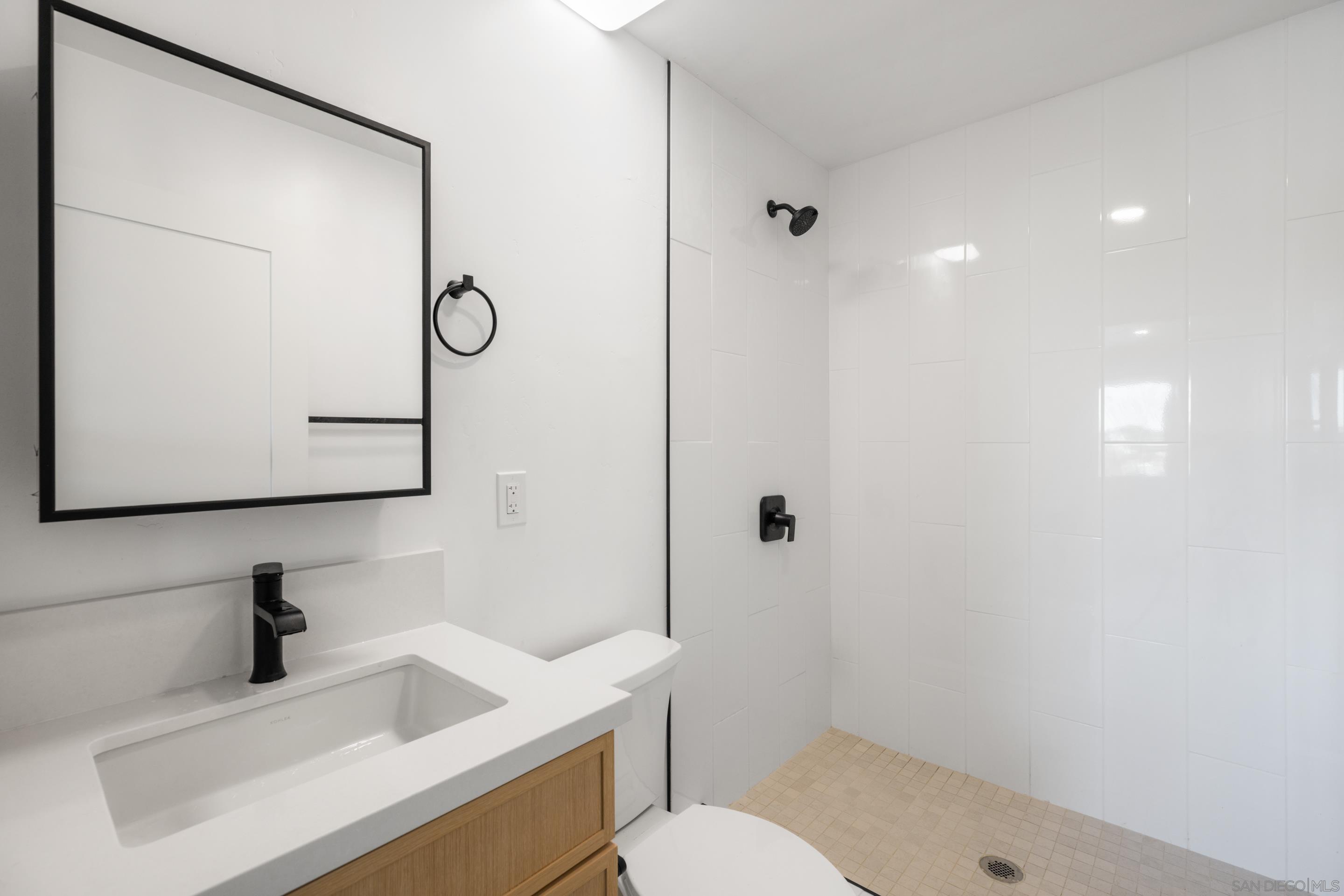 Detail Gallery Image 4 of 8 For 3730  Acacia St, San Diego,  CA 92113 - 2 Beds | 1 Baths