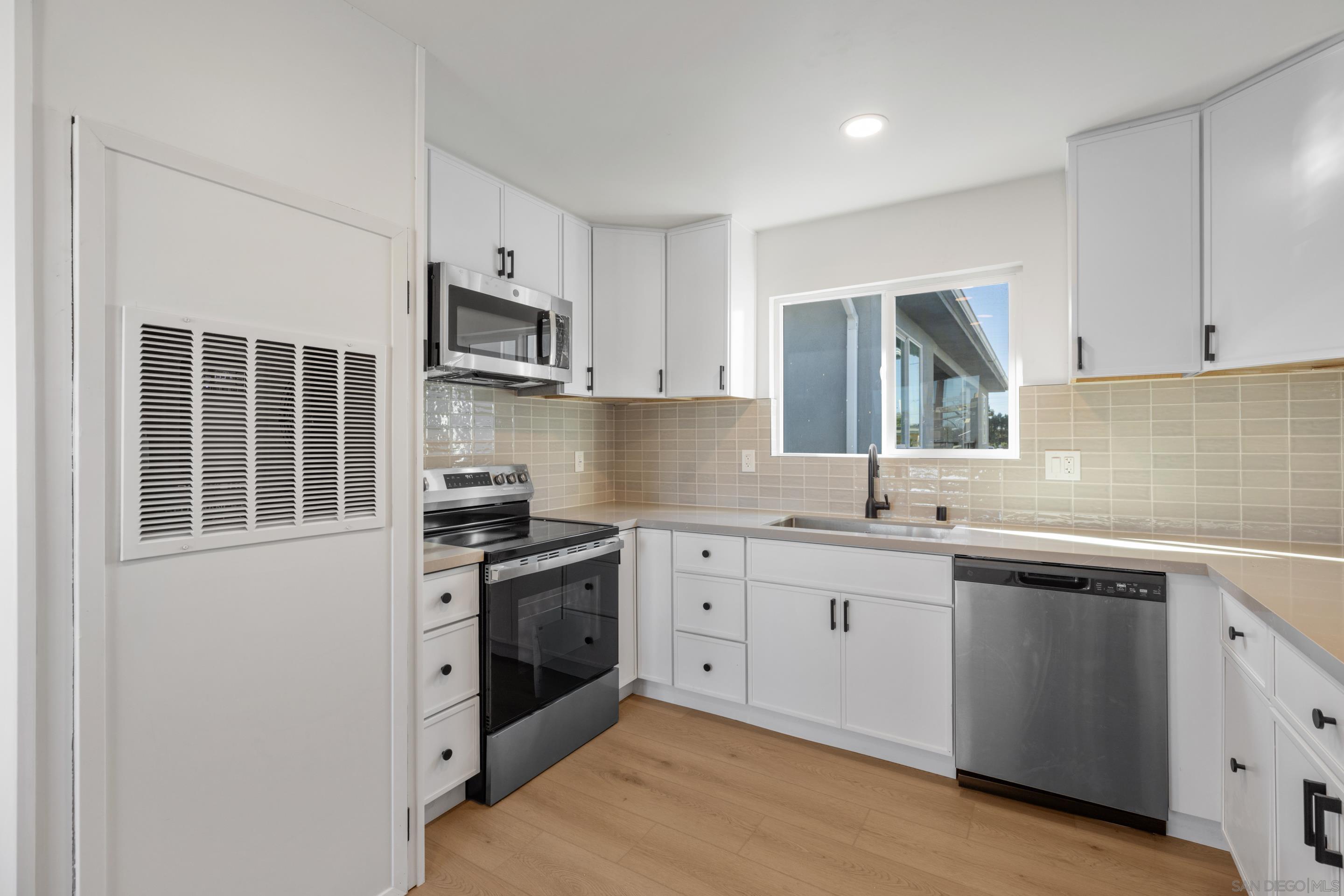 Detail Gallery Image 7 of 8 For 3730  Acacia St, San Diego,  CA 92113 - 2 Beds | 1 Baths