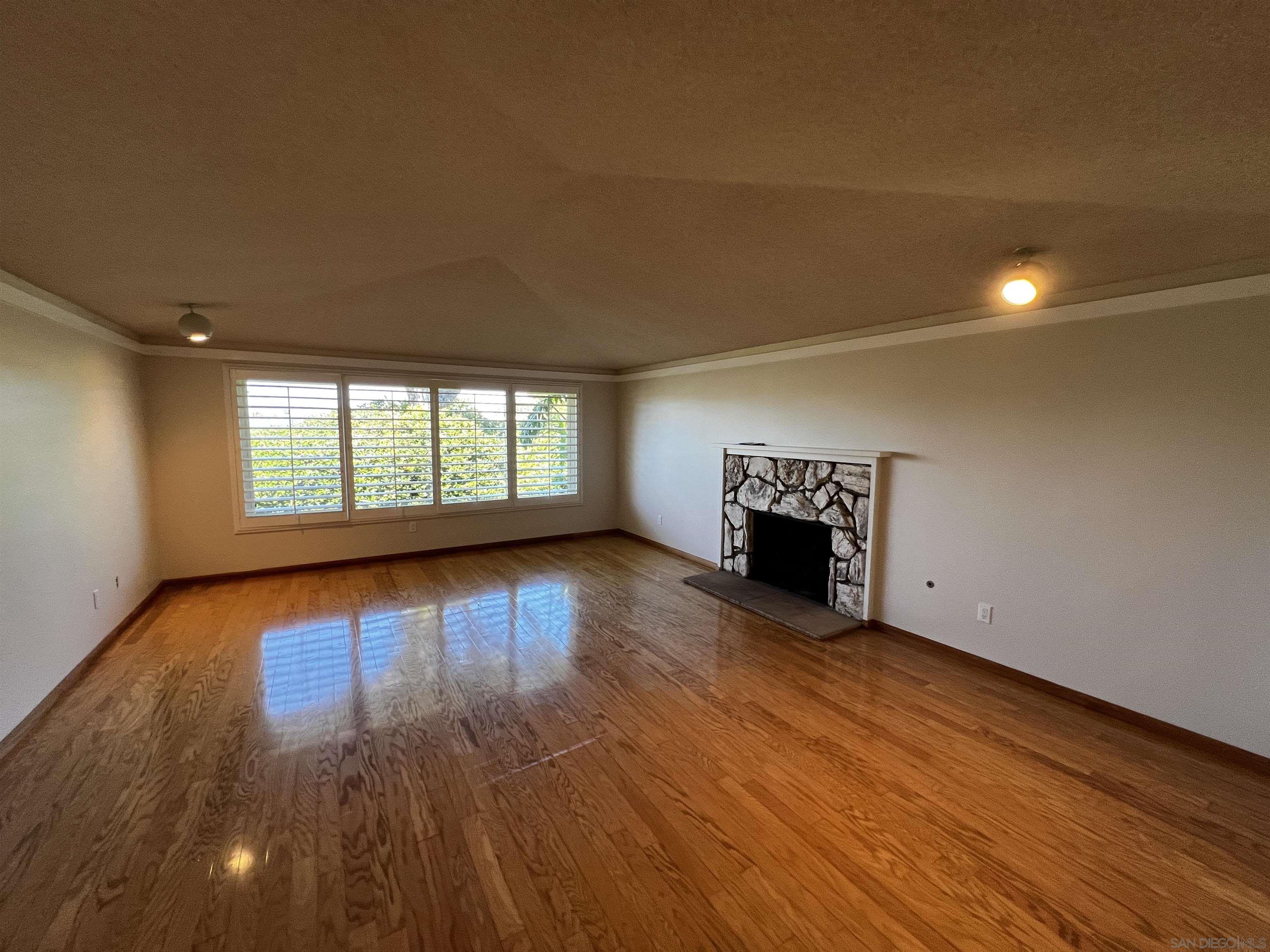 Detail Gallery Image 4 of 15 For 2815  Sugarman Ct, La Jolla,  CA 92037 - 4 Beds | 2 Baths