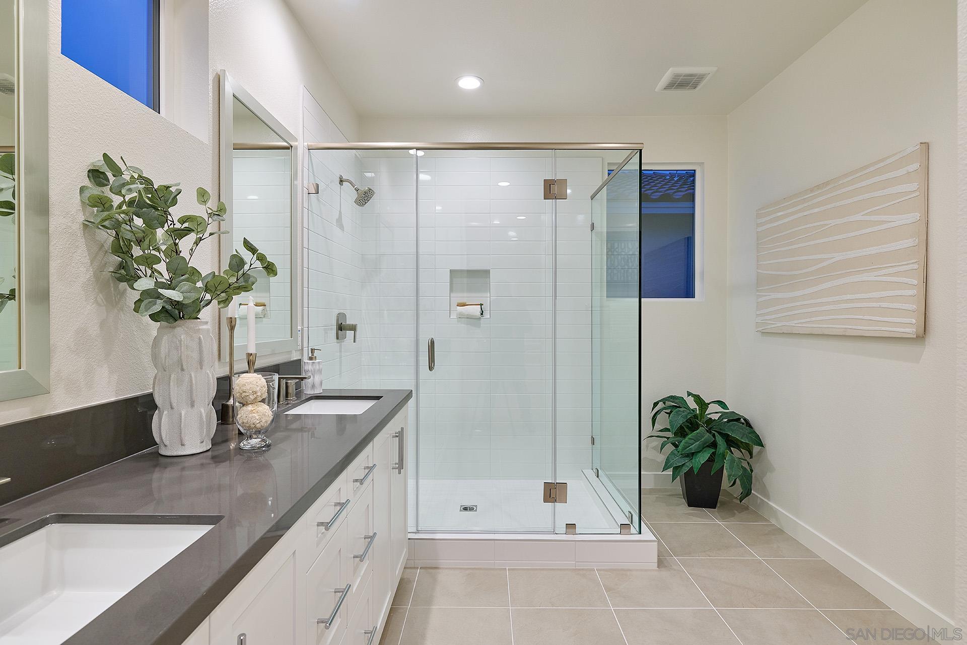 Detail Gallery Image 12 of 33 For 793  Michael Ct, Vista,  CA 92081 - 4 Beds | 3/1 Baths