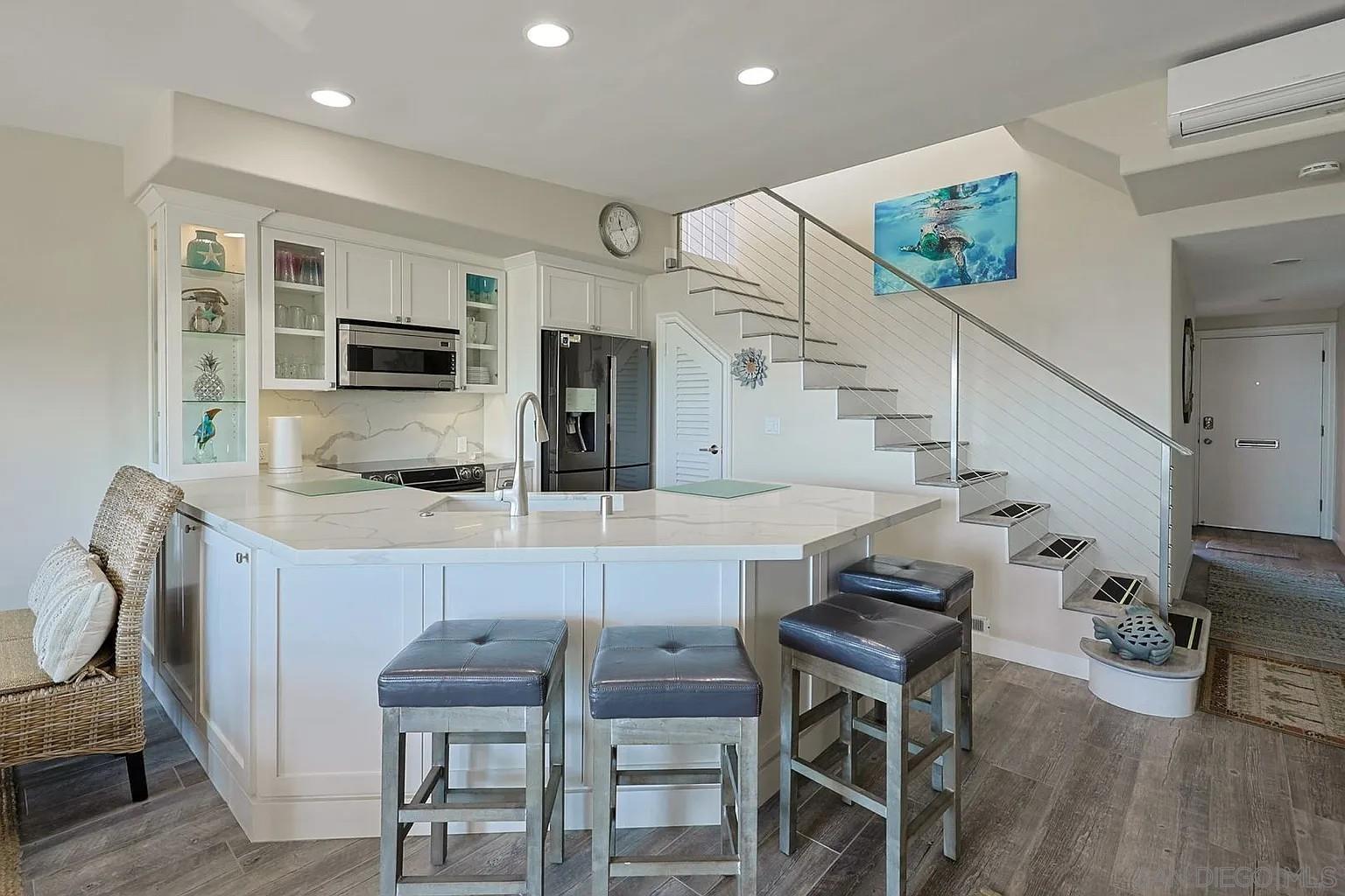 Detail Gallery Image 3 of 15 For 1609  Glorietta, Coronado,  CA 92118 - 2 Beds | 2 Baths