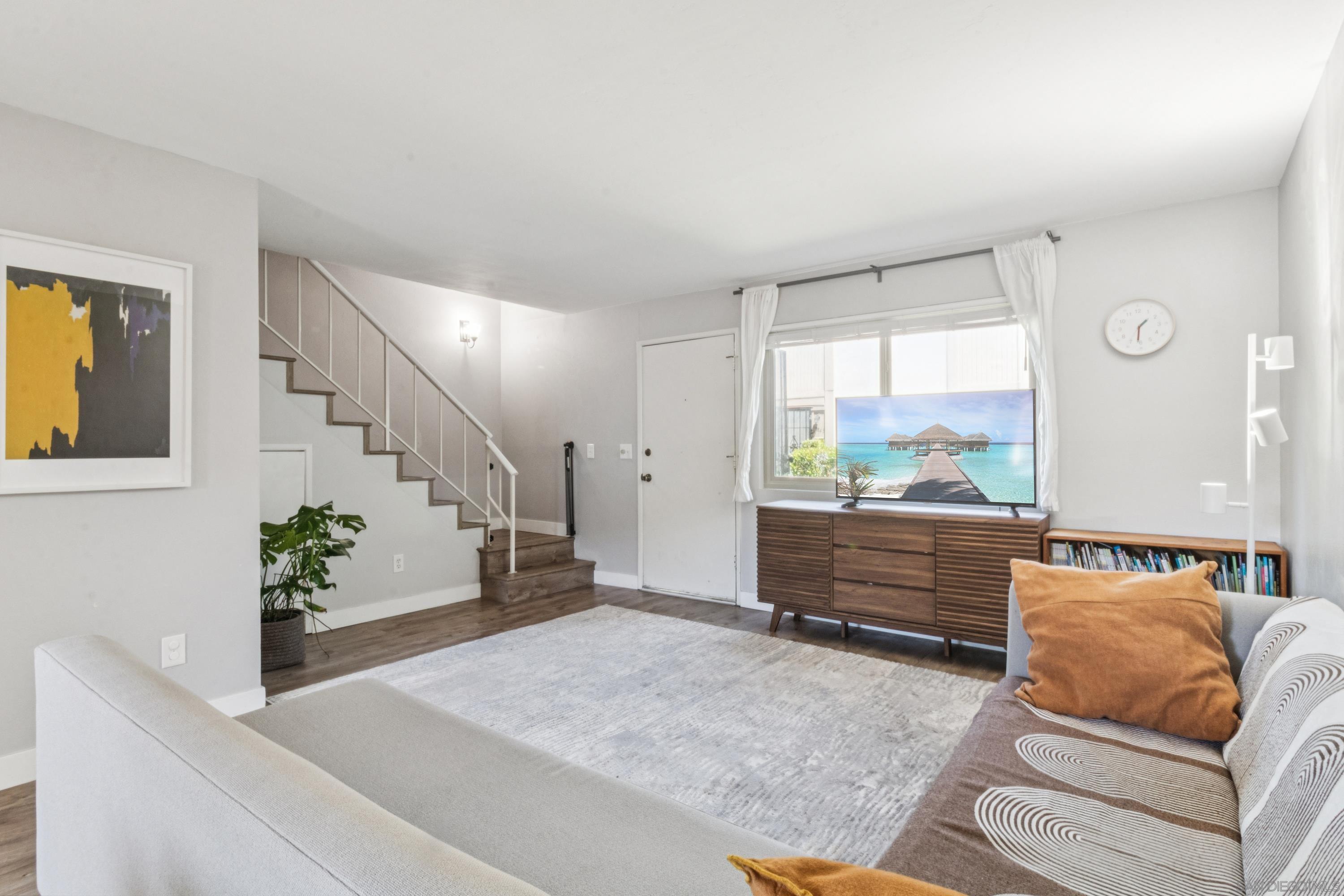 Front Image Thumbnail for SD260008347