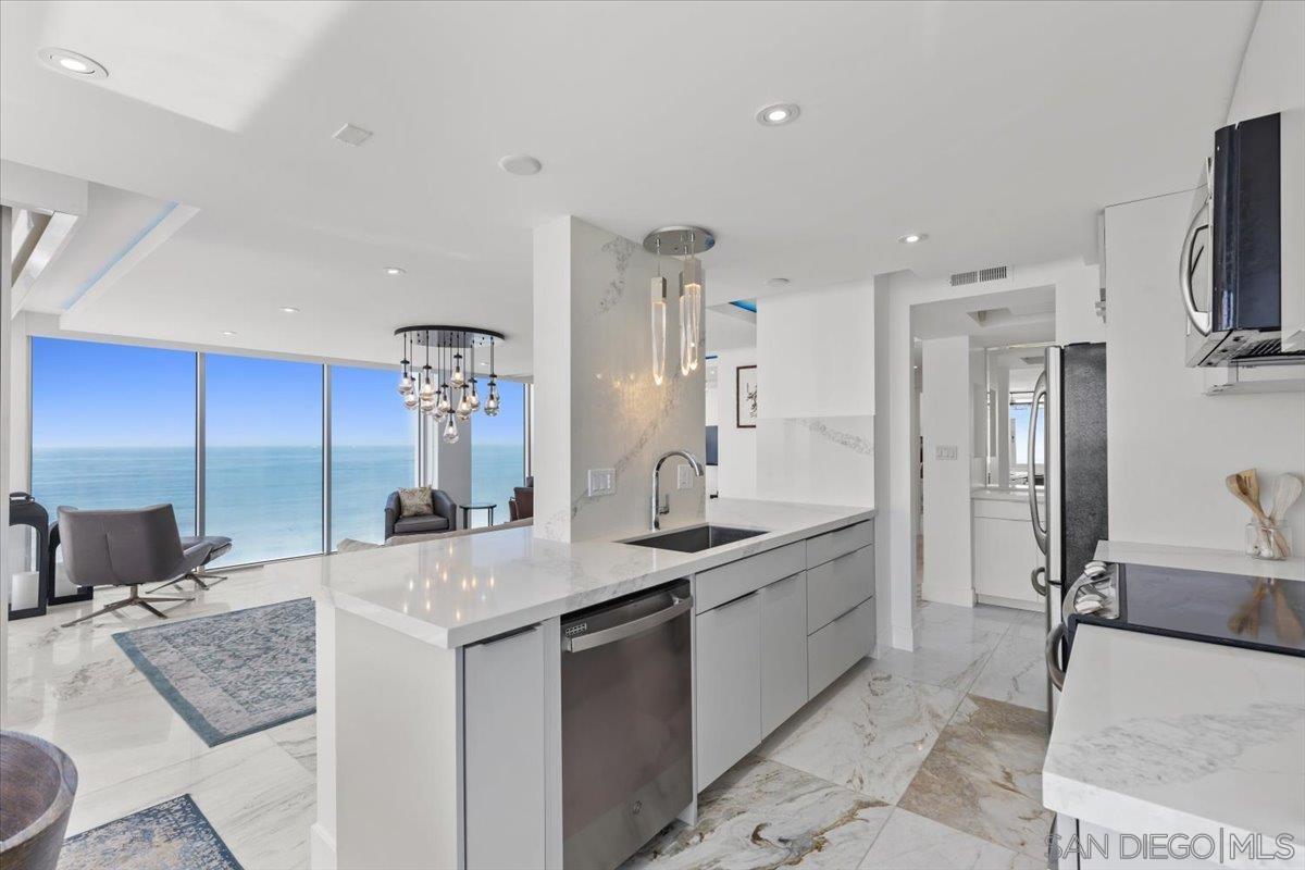 Detail Gallery Image 28 of 65 For 1830  Avenida Del Mundo  1210, Coronado,  CA 92118 - 2 Beds | 2 Baths