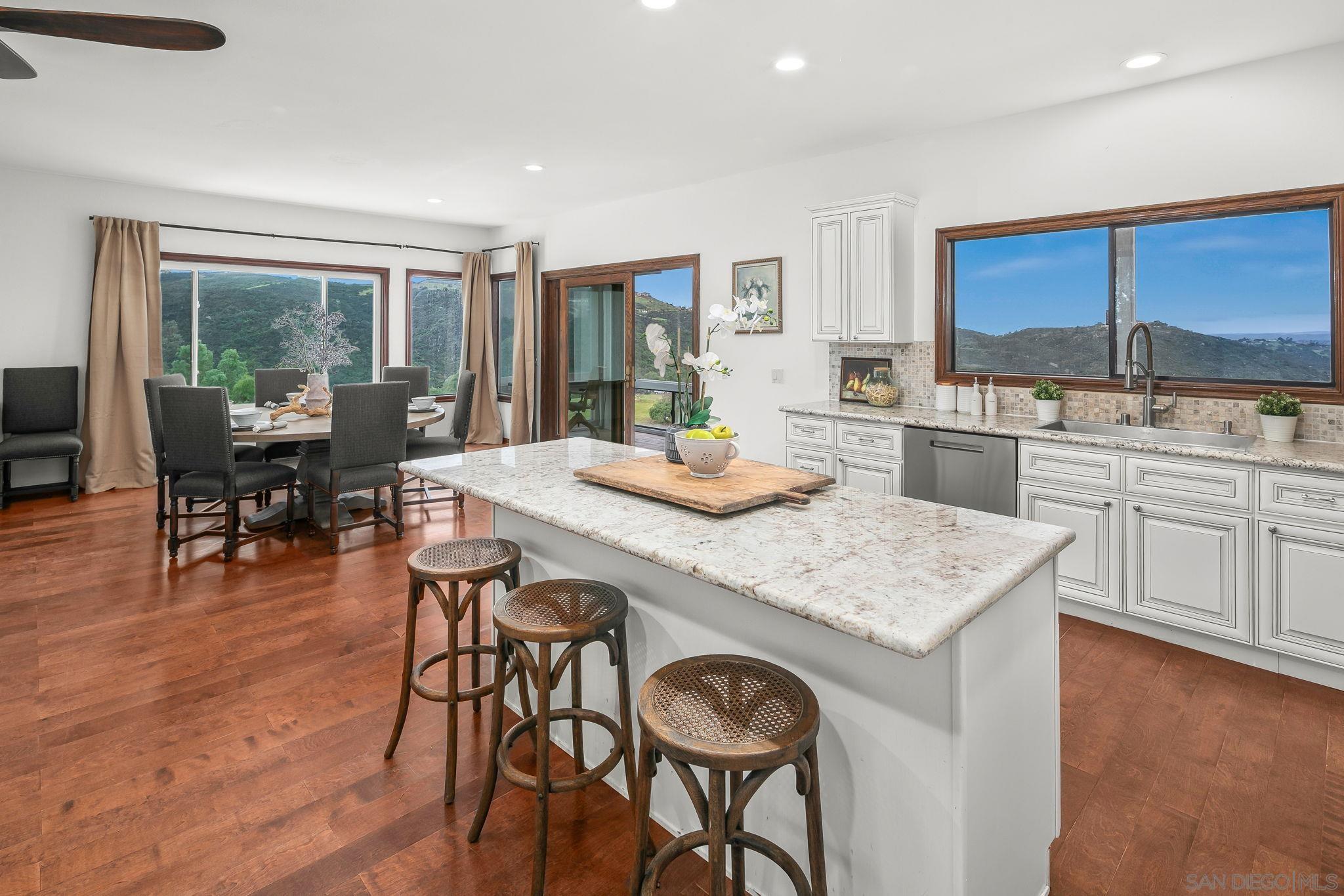 Detail Gallery Image 11 of 72 For 29509  Hoxie Ranch Rd, Vista,  CA 92084 - 3 Beds | 3/1 Baths