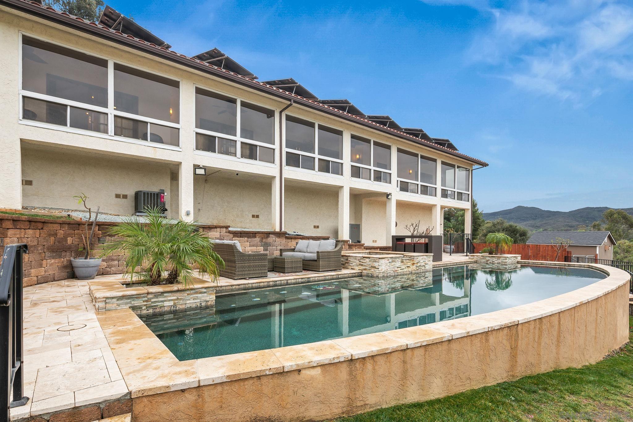 Detail Gallery Image 48 of 72 For 29509  Hoxie Ranch Rd, Vista,  CA 92084 - 3 Beds | 3/1 Baths