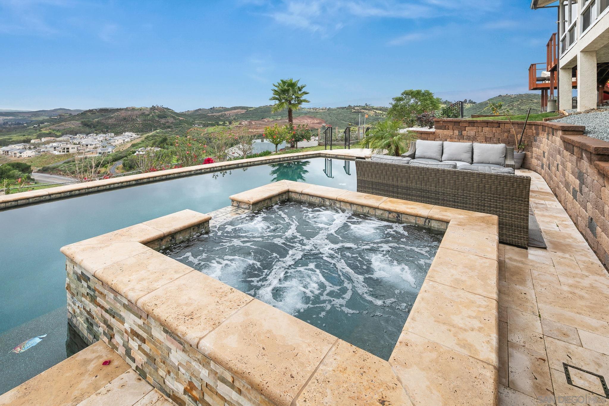 Detail Gallery Image 50 of 72 For 29509  Hoxie Ranch Rd, Vista,  CA 92084 - 3 Beds | 3/1 Baths