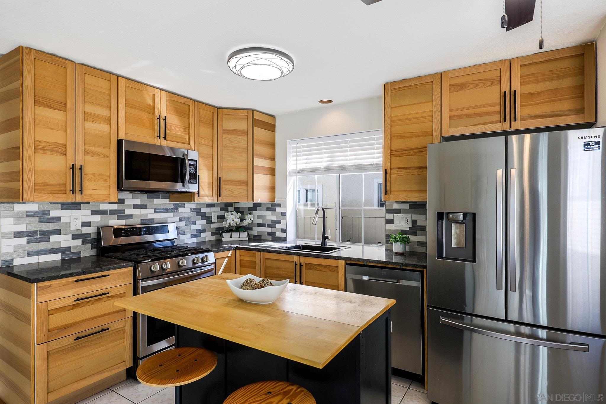 Detail Gallery Image 11 of 29 For 1772  Promenade Cir, Vista,  CA 92083 - 3 Beds | 2/1 Baths