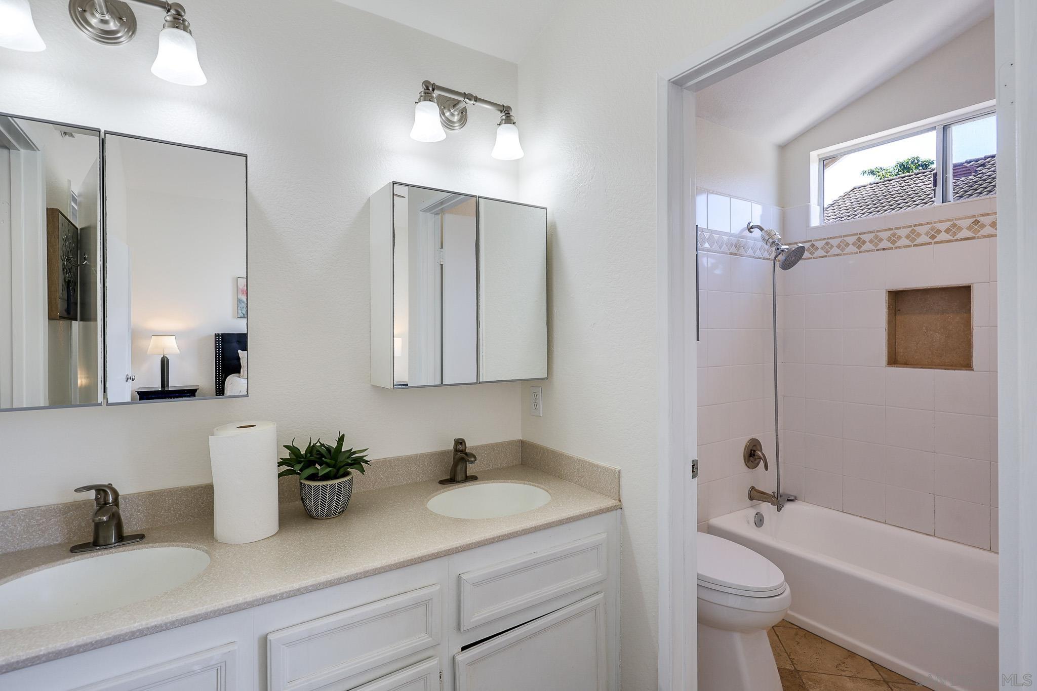Detail Gallery Image 16 of 29 For 1772  Promenade Cir, Vista,  CA 92083 - 3 Beds | 2/1 Baths