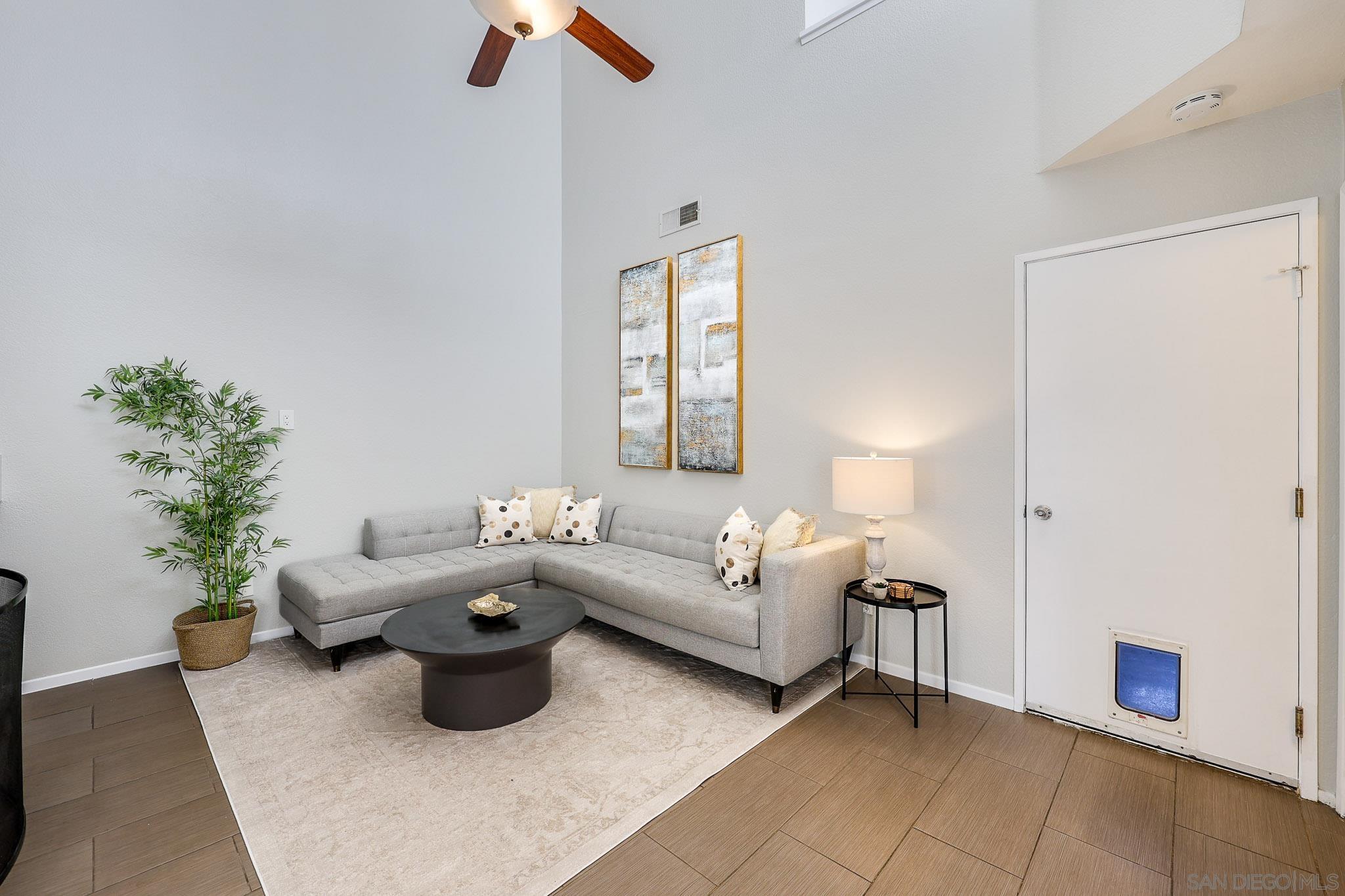 Detail Gallery Image 4 of 29 For 1772  Promenade Cir, Vista,  CA 92083 - 3 Beds | 2/1 Baths