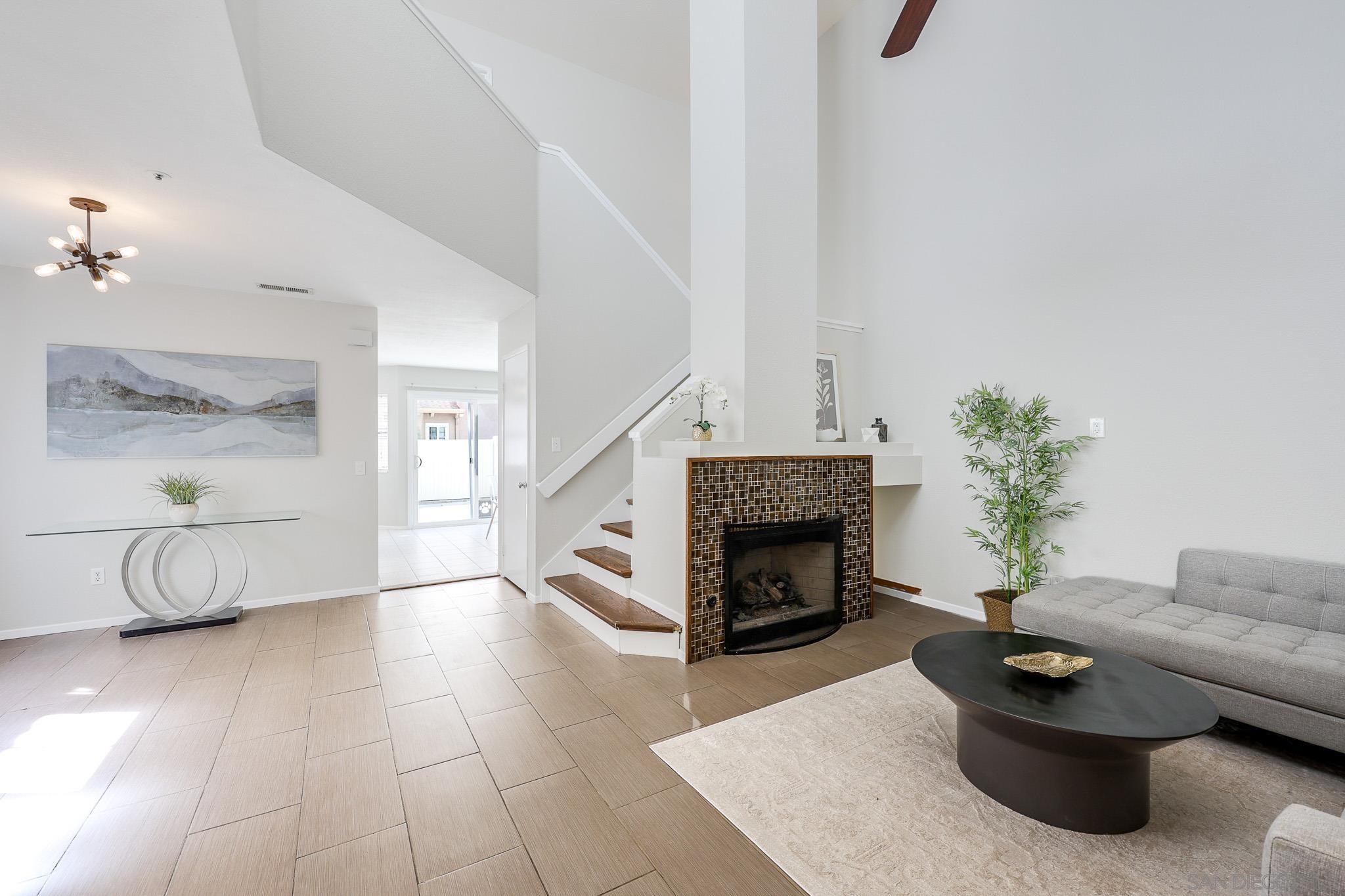 Detail Gallery Image 5 of 29 For 1772  Promenade Cir, Vista,  CA 92083 - 3 Beds | 2/1 Baths