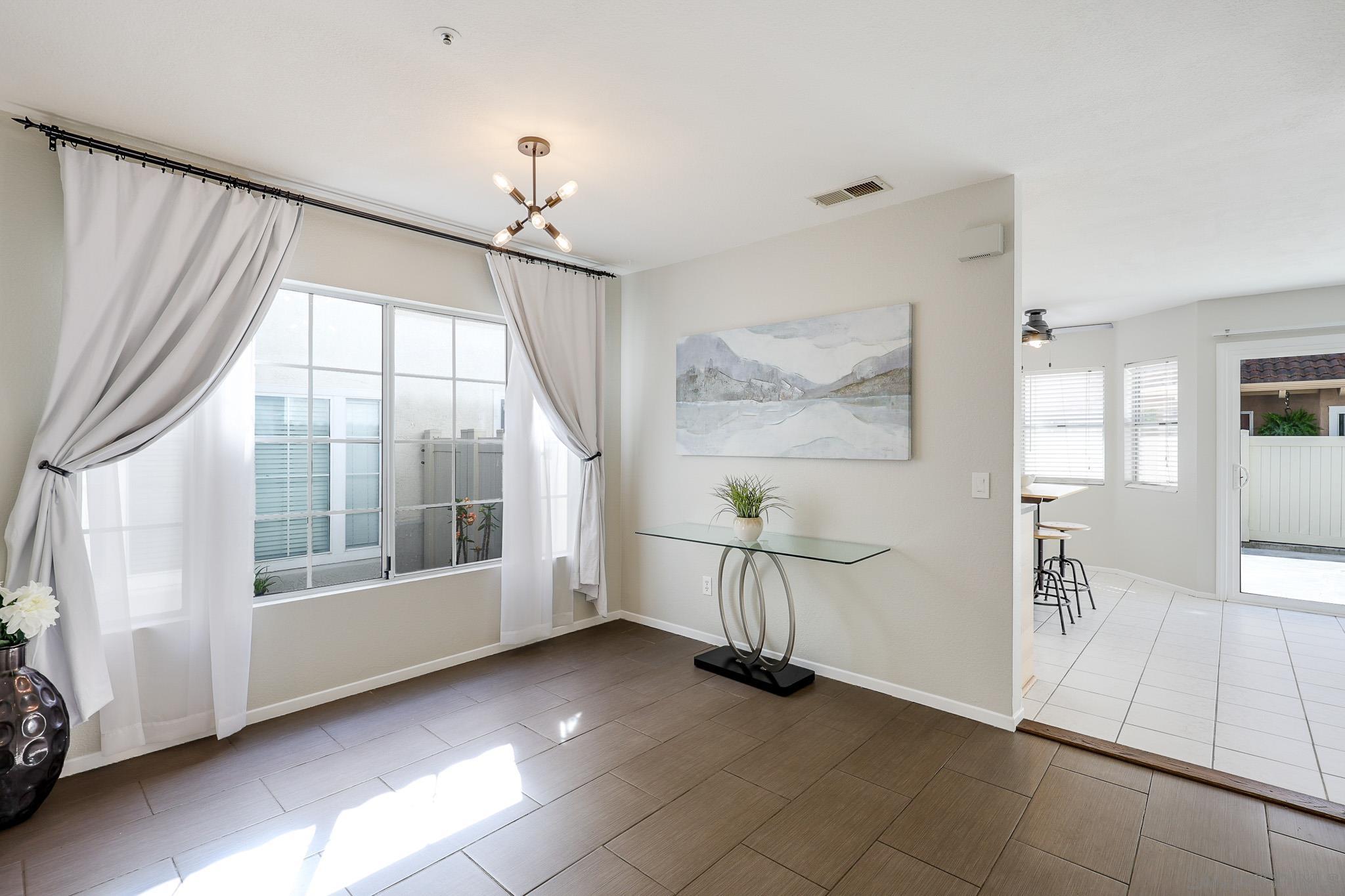 Detail Gallery Image 6 of 29 For 1772  Promenade Cir, Vista,  CA 92083 - 3 Beds | 2/1 Baths