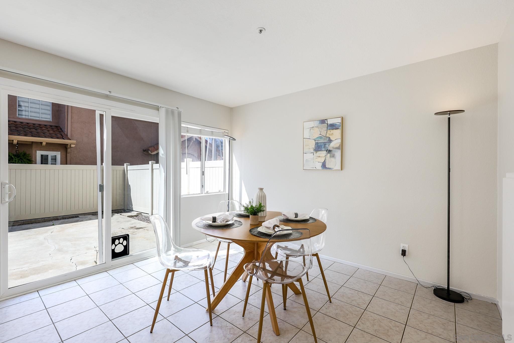 Detail Gallery Image 8 of 29 For 1772  Promenade Cir, Vista,  CA 92083 - 3 Beds | 2/1 Baths