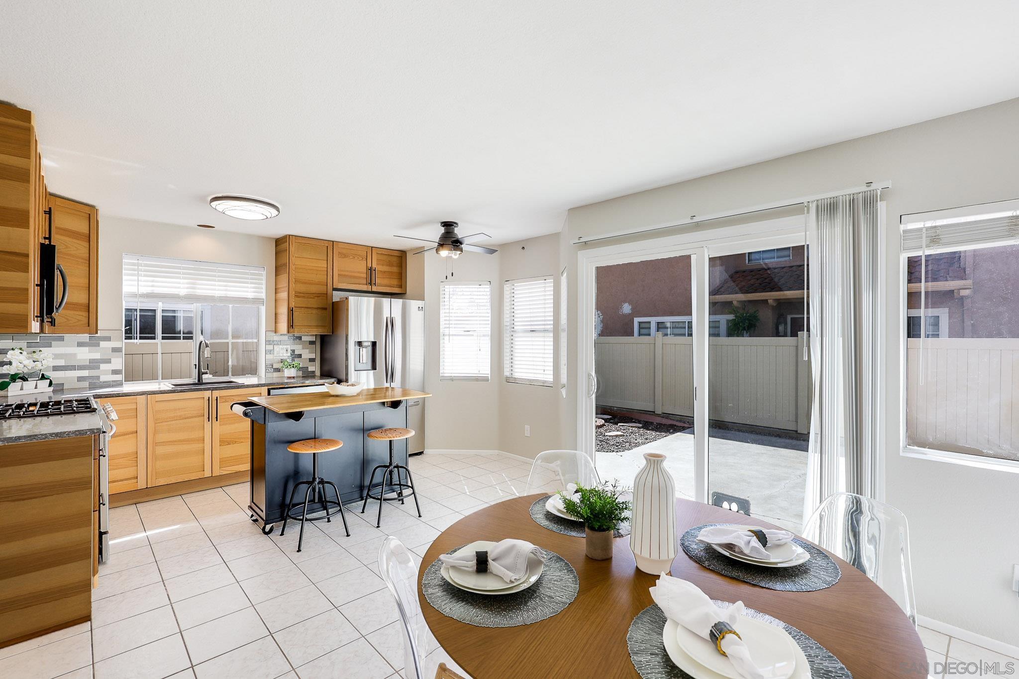 Detail Gallery Image 9 of 29 For 1772  Promenade Cir, Vista,  CA 92083 - 3 Beds | 2/1 Baths