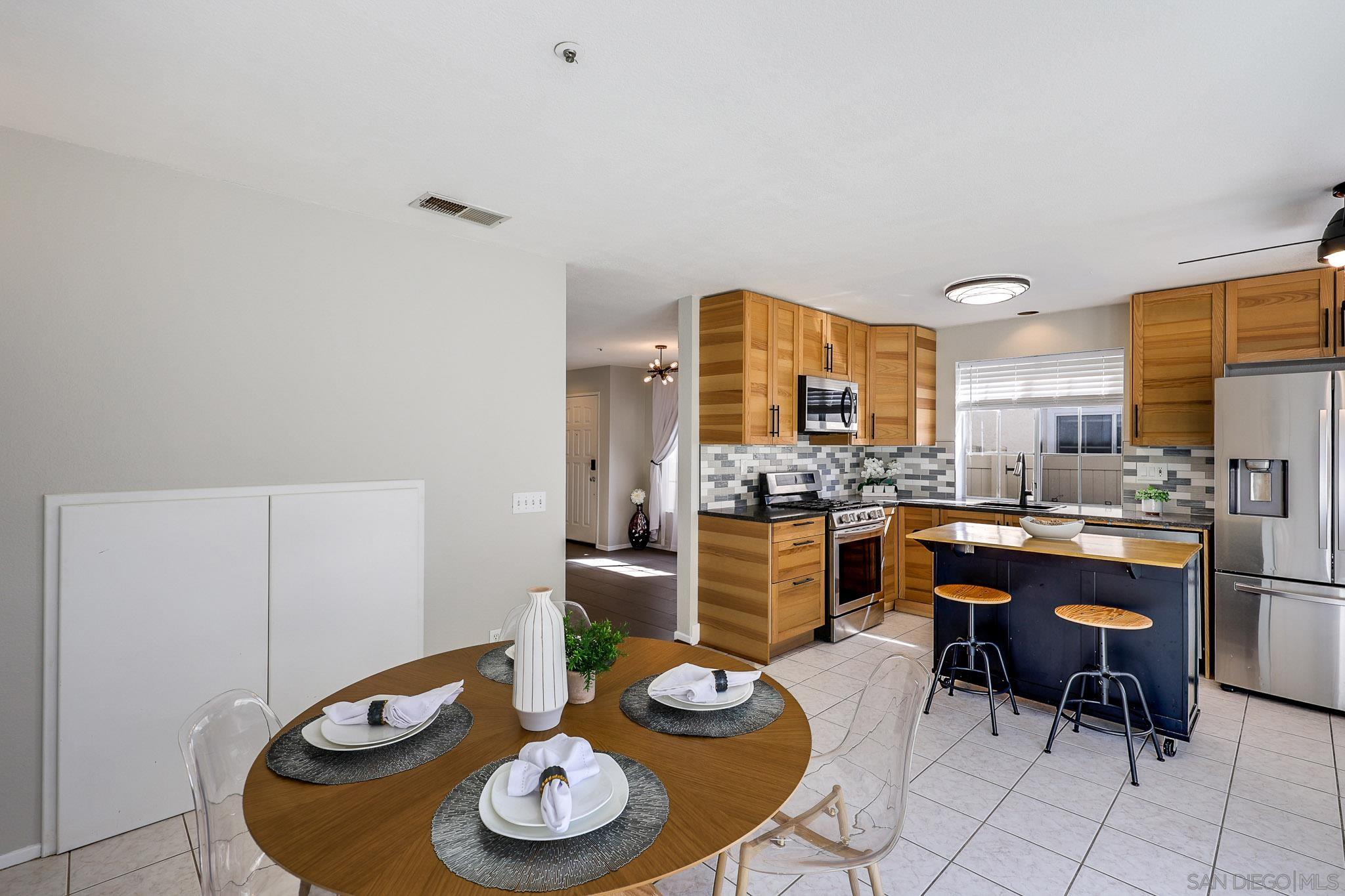 Detail Gallery Image 10 of 29 For 1772  Promenade Cir, Vista,  CA 92083 - 3 Beds | 2/1 Baths