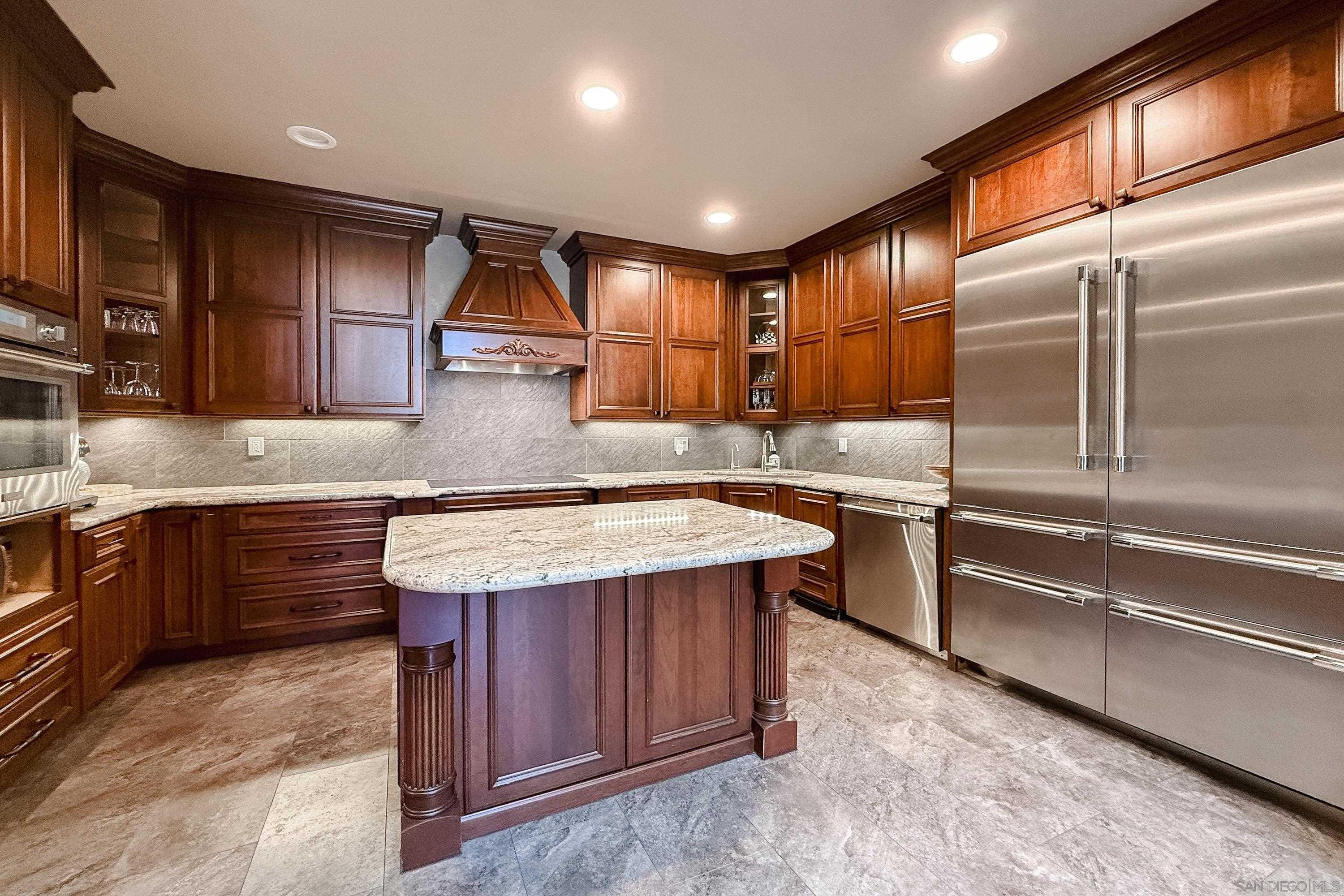 Detail Gallery Image 10 of 30 For 7404  via De Fortuna, Carlsbad,  CA 92009 - 3 Beds | 3 Baths