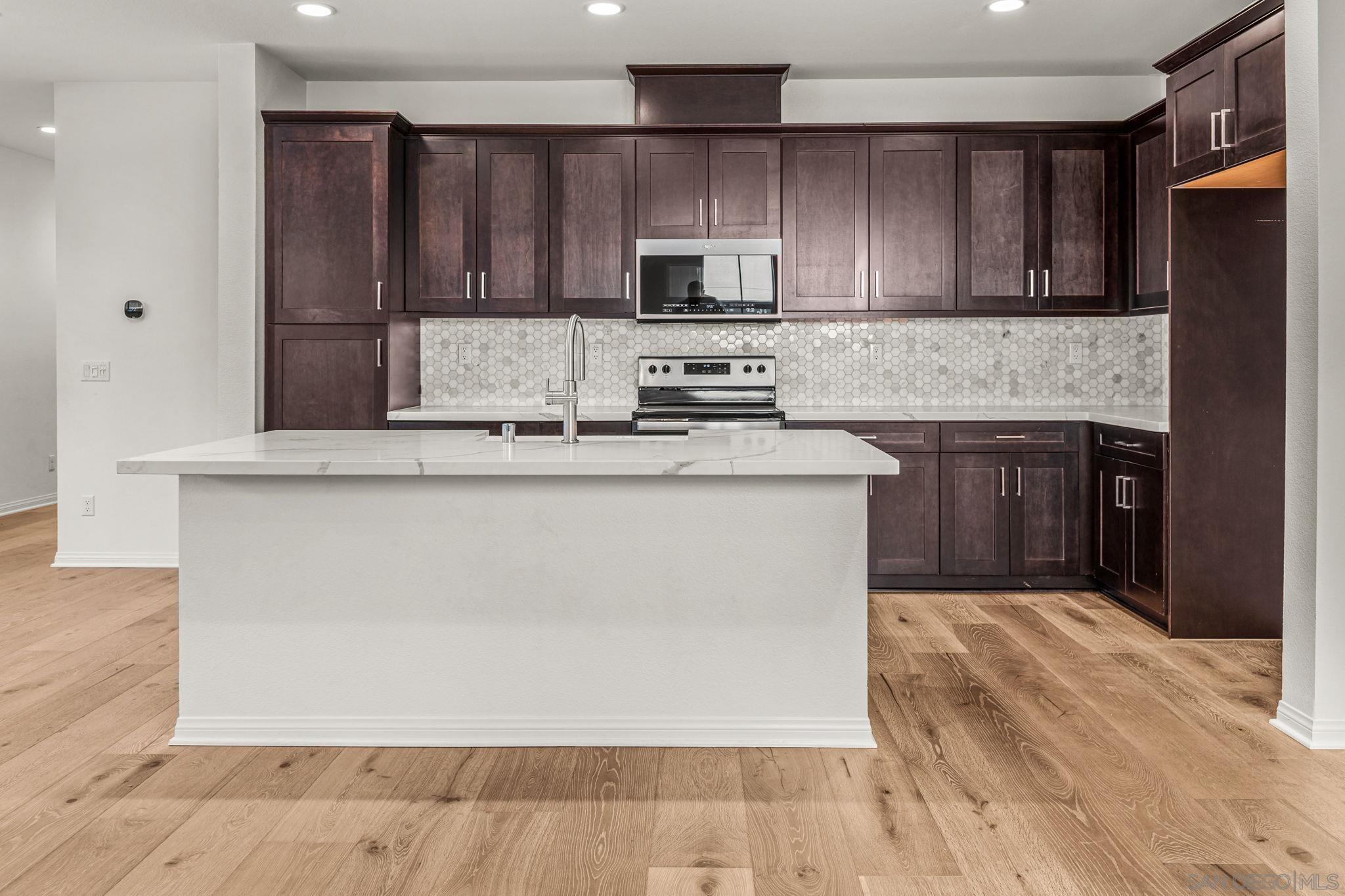 Detail Gallery Image 11 of 35 For 505  Pinedale, Vista,  CA 92081 - 3 Beds | 2/1 Baths