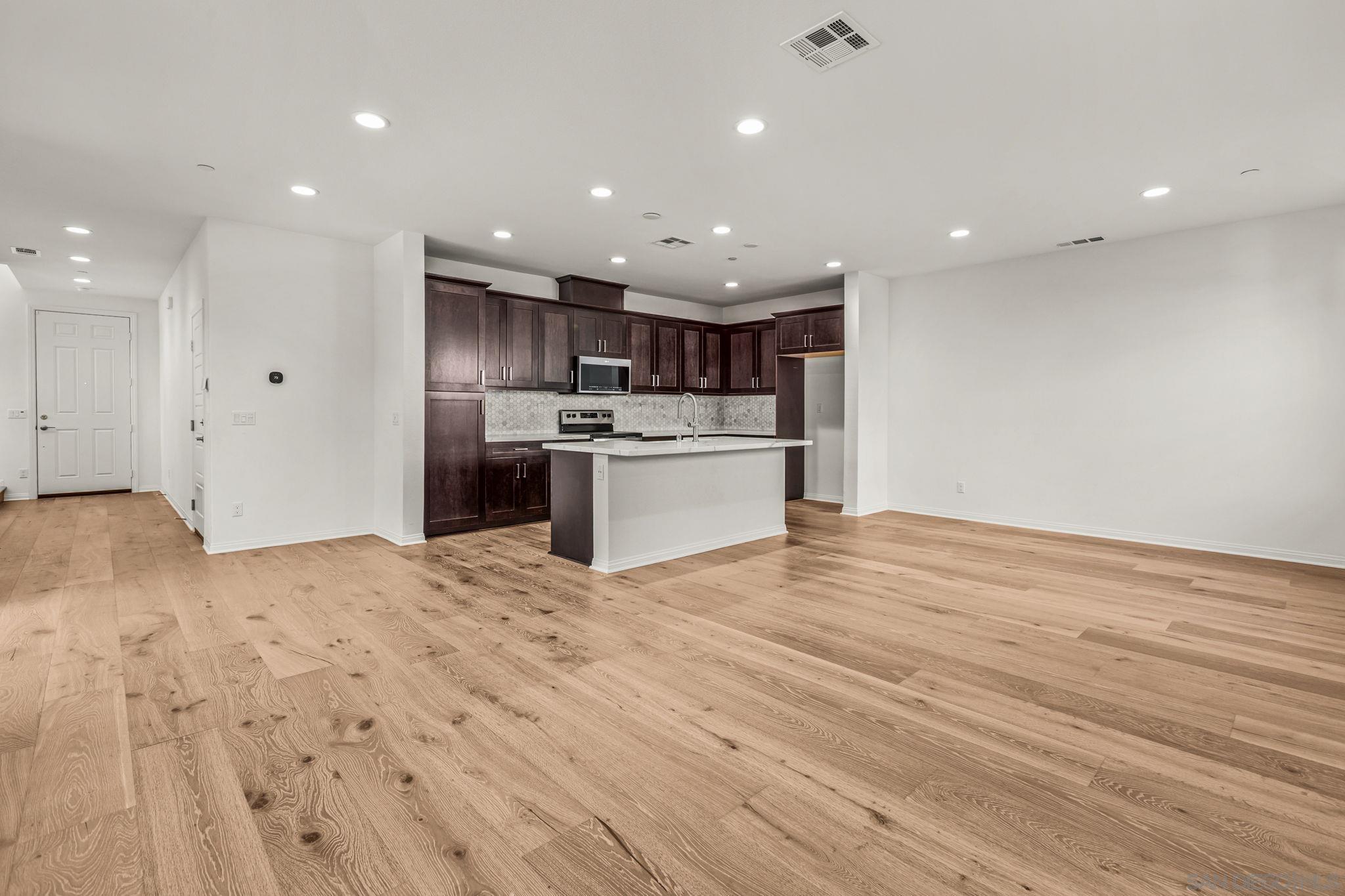 Detail Gallery Image 5 of 35 For 505  Pinedale, Vista,  CA 92081 - 3 Beds | 2/1 Baths