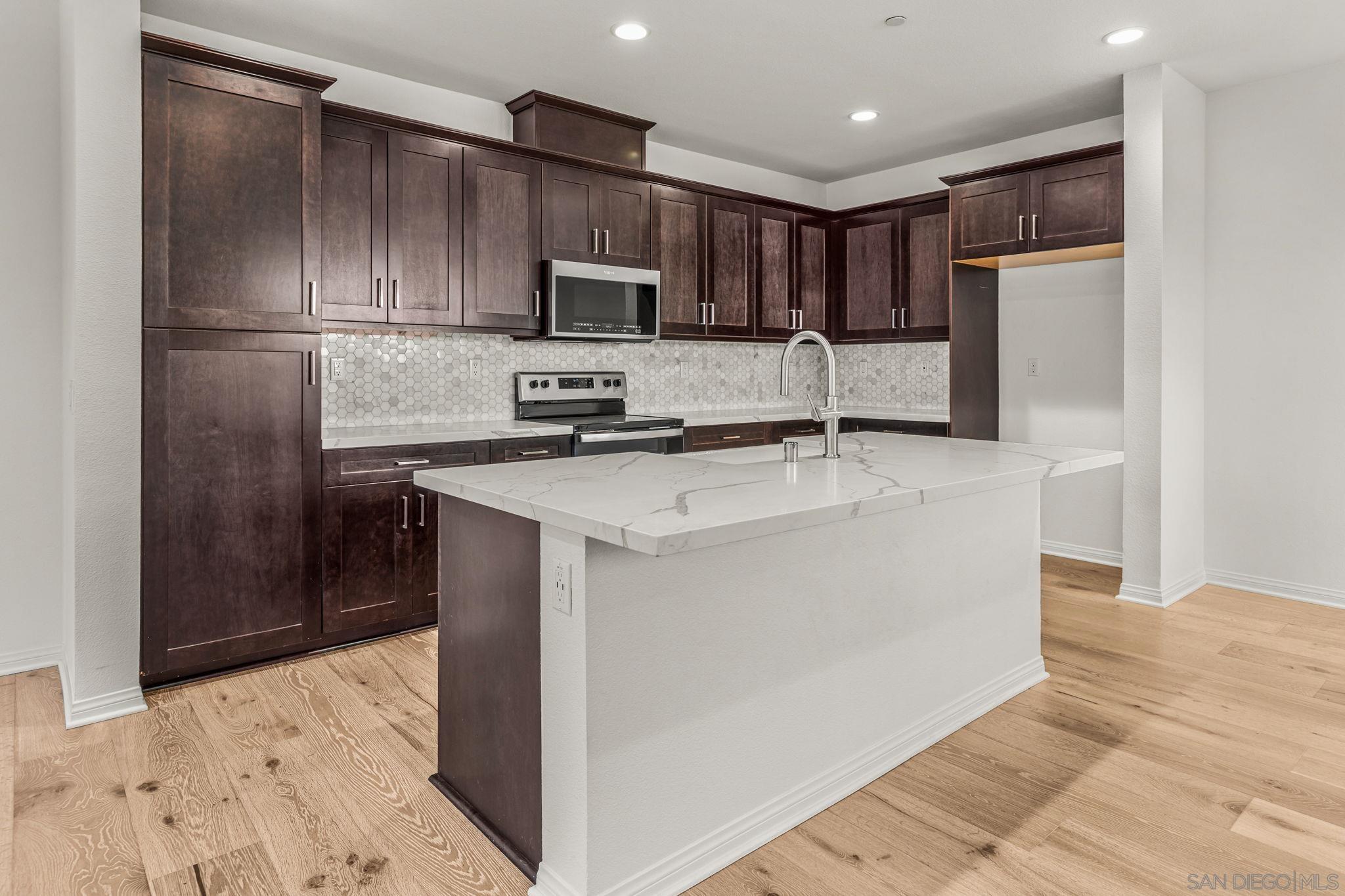 Detail Gallery Image 10 of 35 For 505  Pinedale, Vista,  CA 92081 - 3 Beds | 2/1 Baths